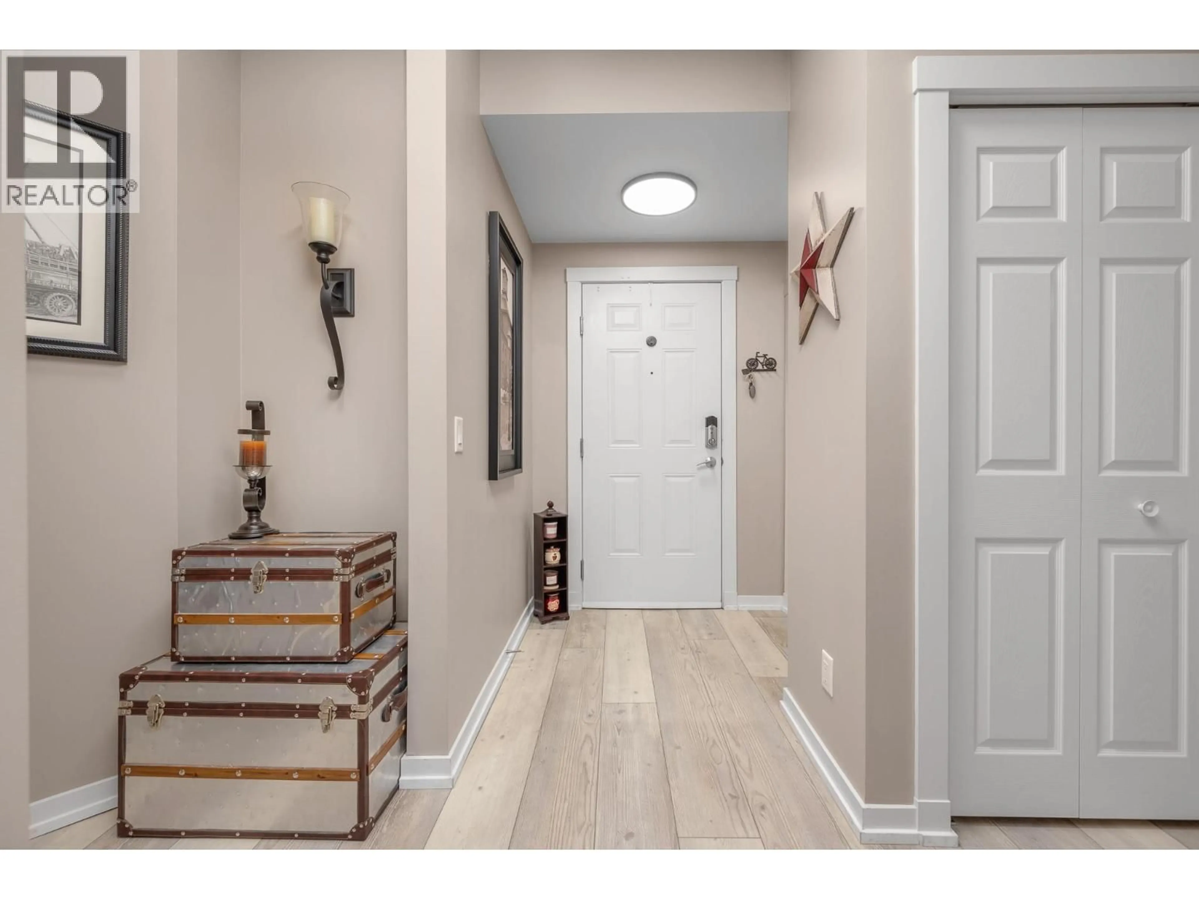 Indoor entryway for 213 - 3550 WOODSDALE ROAD, Lake Country British Columbia V4V2P5