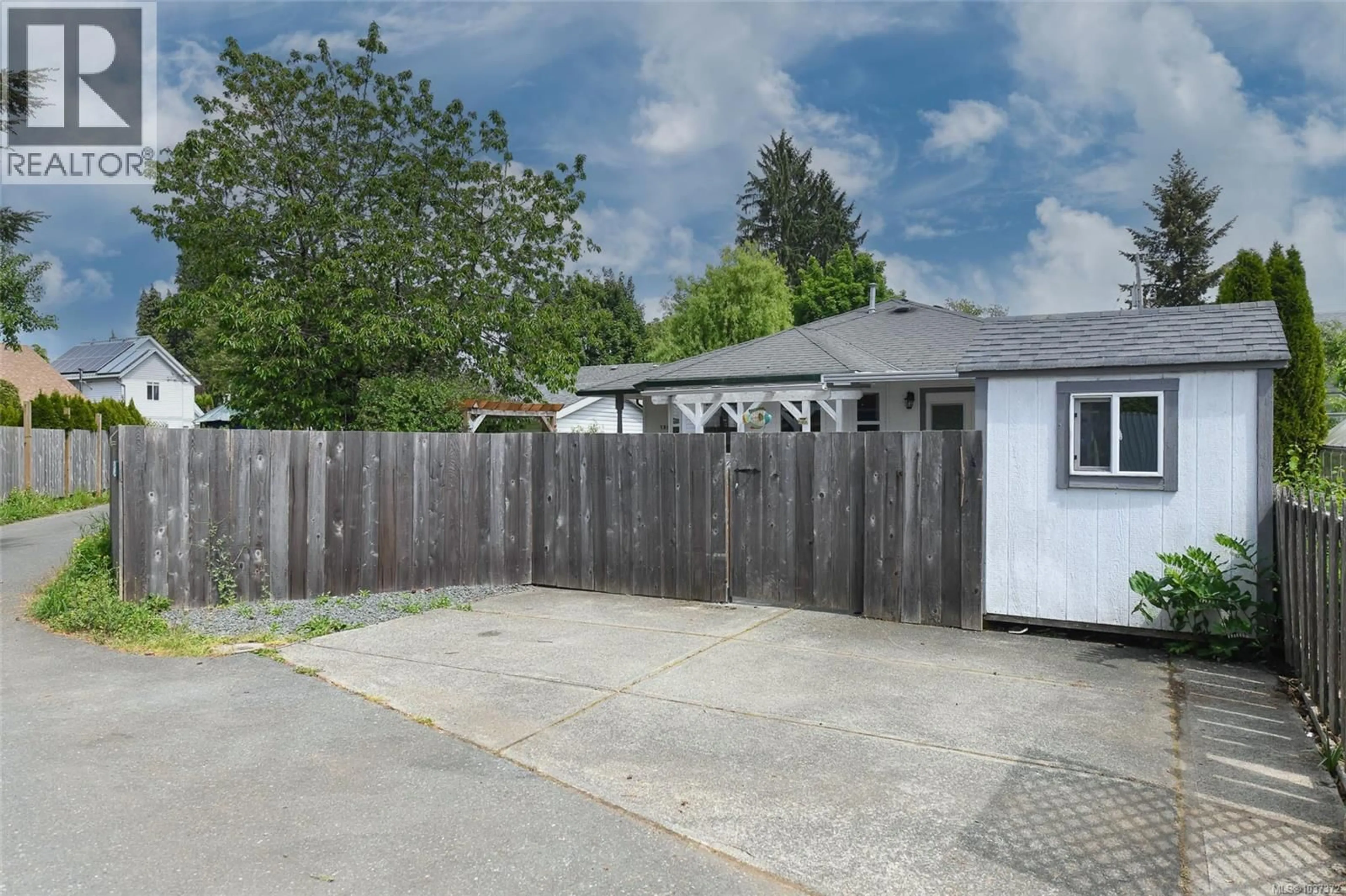 A pic from outside/outdoor area/front of a property/back of a property/a pic from drone, street for B - 781 STEWART AVENUE, Courtenay British Columbia V9N3H3
