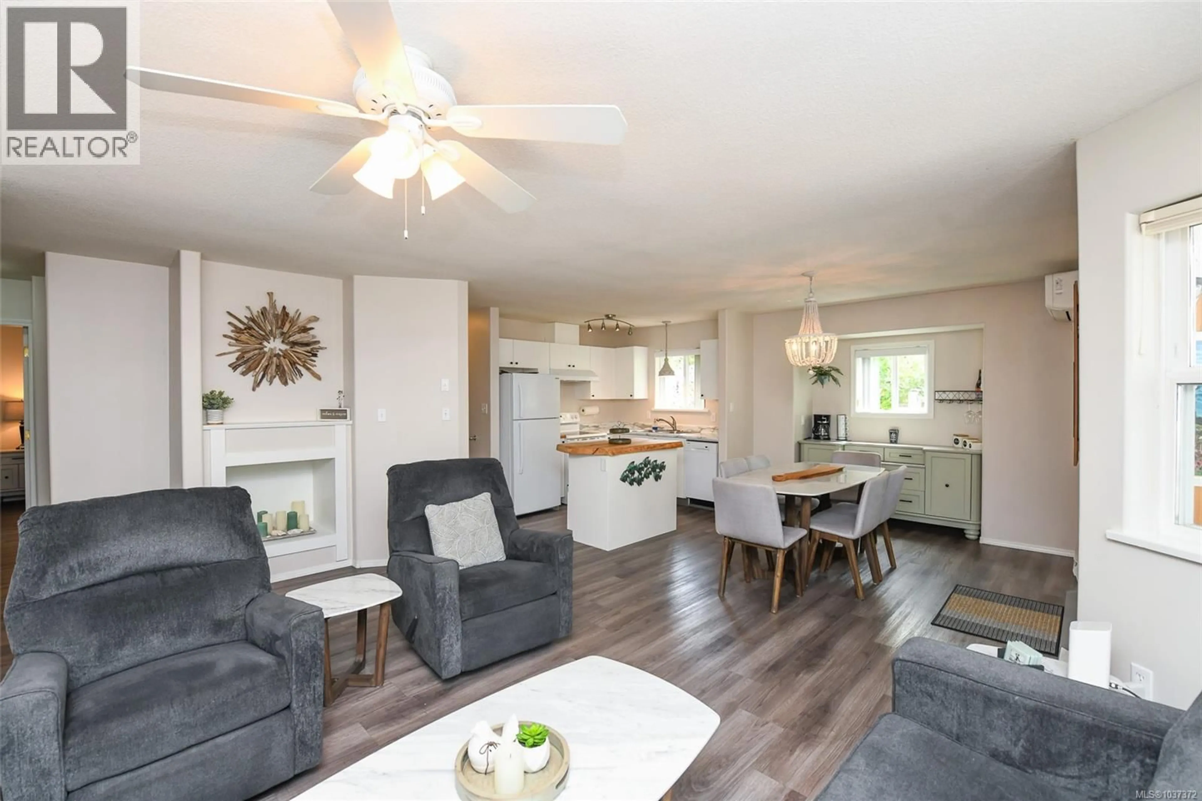 Open concept kitchen, wood/laminate floor for B - 781 STEWART AVENUE, Courtenay British Columbia V9N3H3
