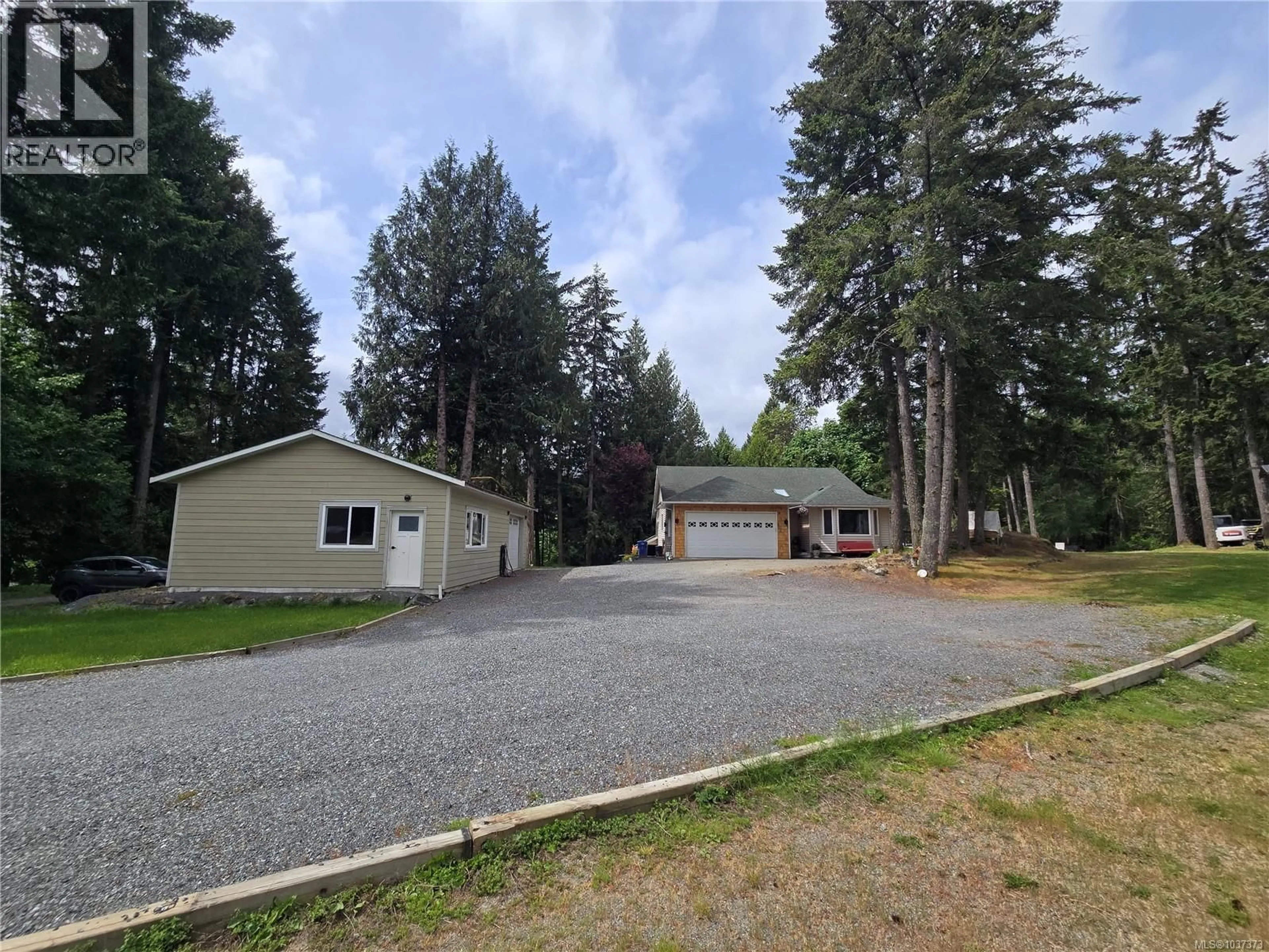 A pic from outside/outdoor area/front of a property/back of a property/a pic from drone, street for 3271 THAIN ROAD, Cobble Hill British Columbia V8H0B4