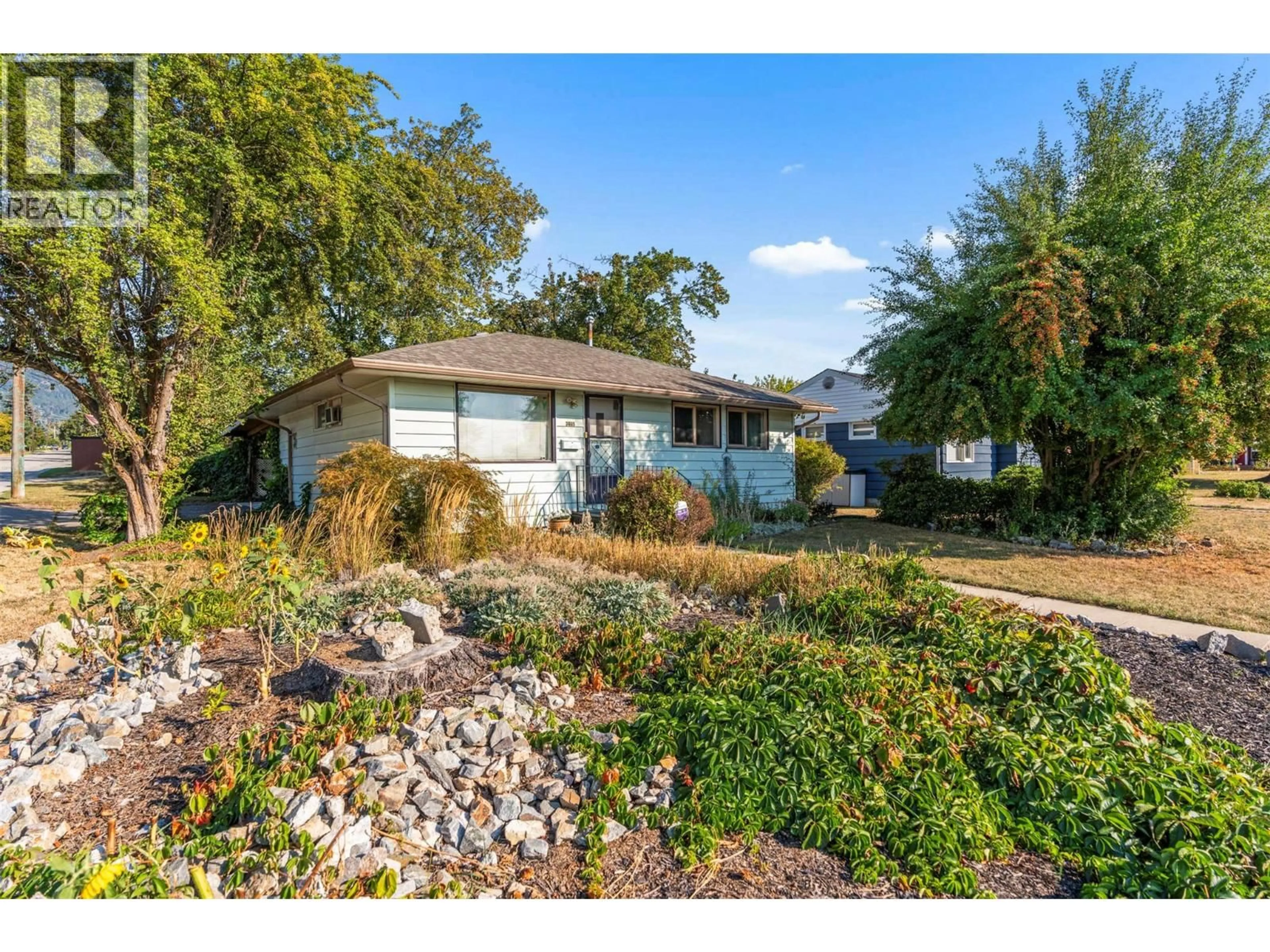 Home with vinyl exterior material, water/lake/river/ocean view for 3405 18 STREET, Vernon British Columbia V1T4A8