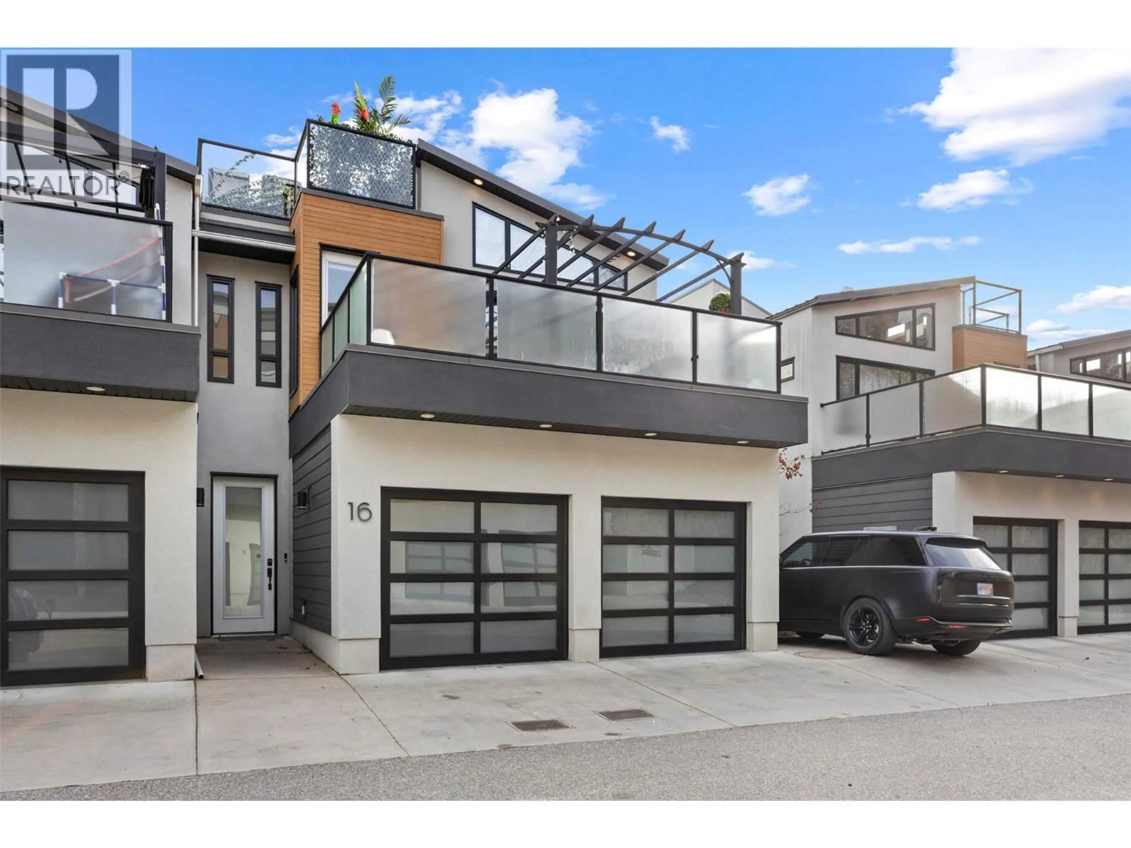 Indoor garage for 16 - 1818 PEAK POINT COURT, West Kelowna British Columbia V1Z4B4