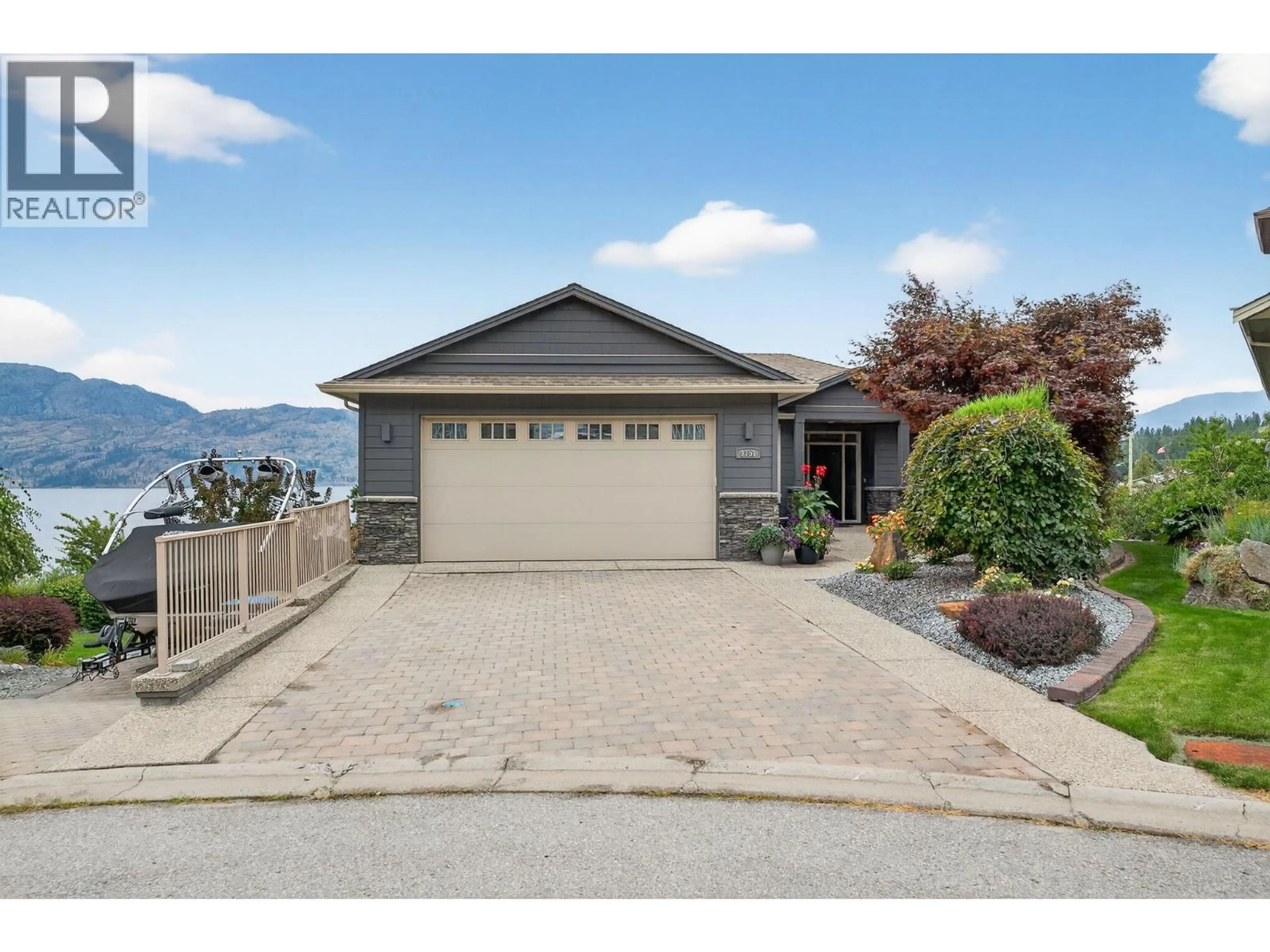 Home with vinyl exterior material, water/lake/river/ocean view for 3751 LORNELL COURT, Peachland British Columbia V0H1X2