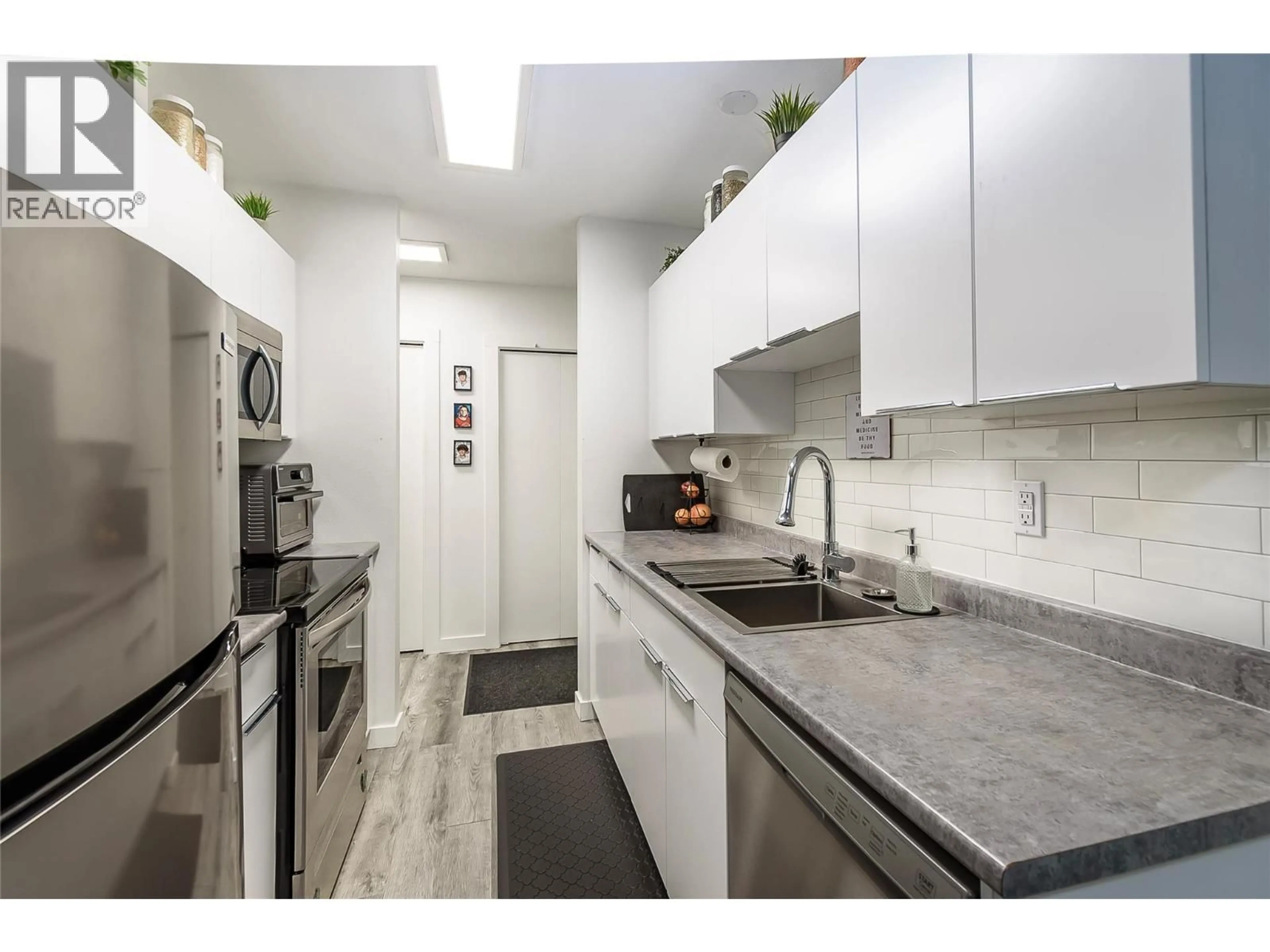 Standard kitchen, ceramic/tile floor for 212 - 3800 24 AVENUE, Vernon British Columbia V1T1L9