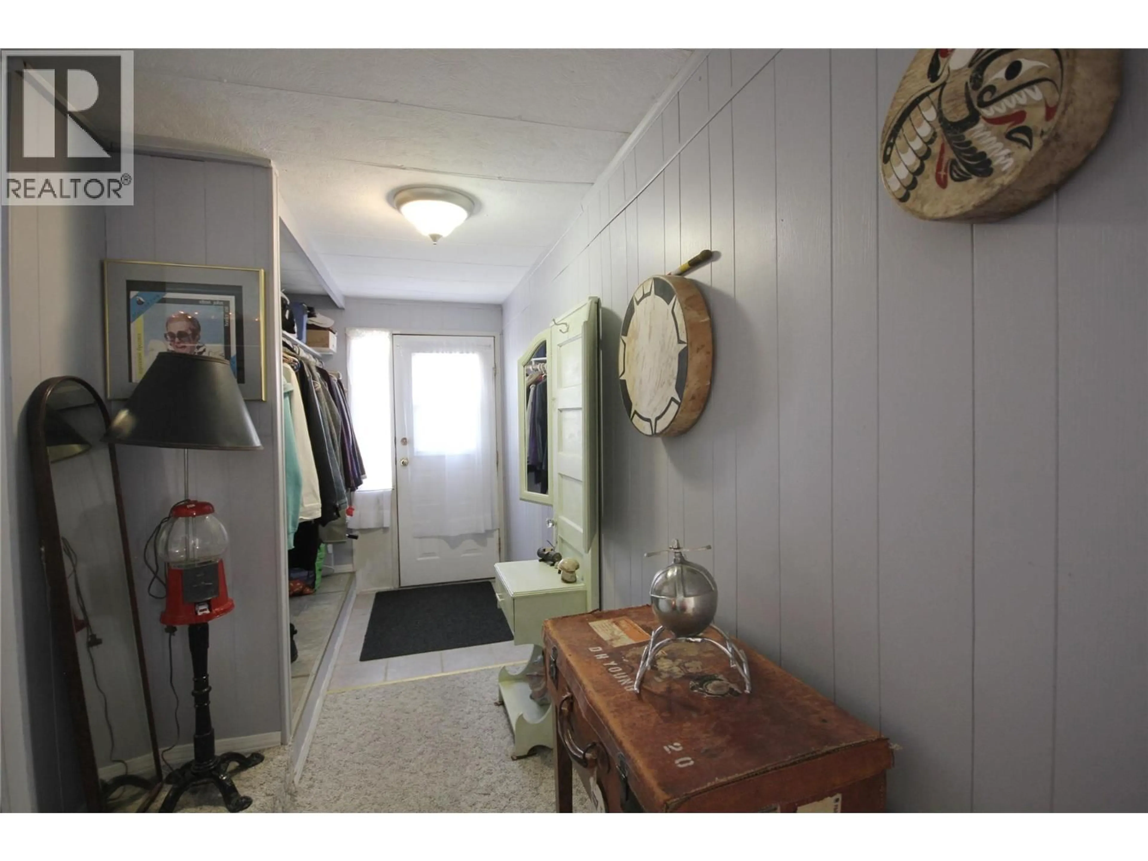 Indoor entryway for 402 CONKLIN AVENUE, Penticton British Columbia V2A2T4