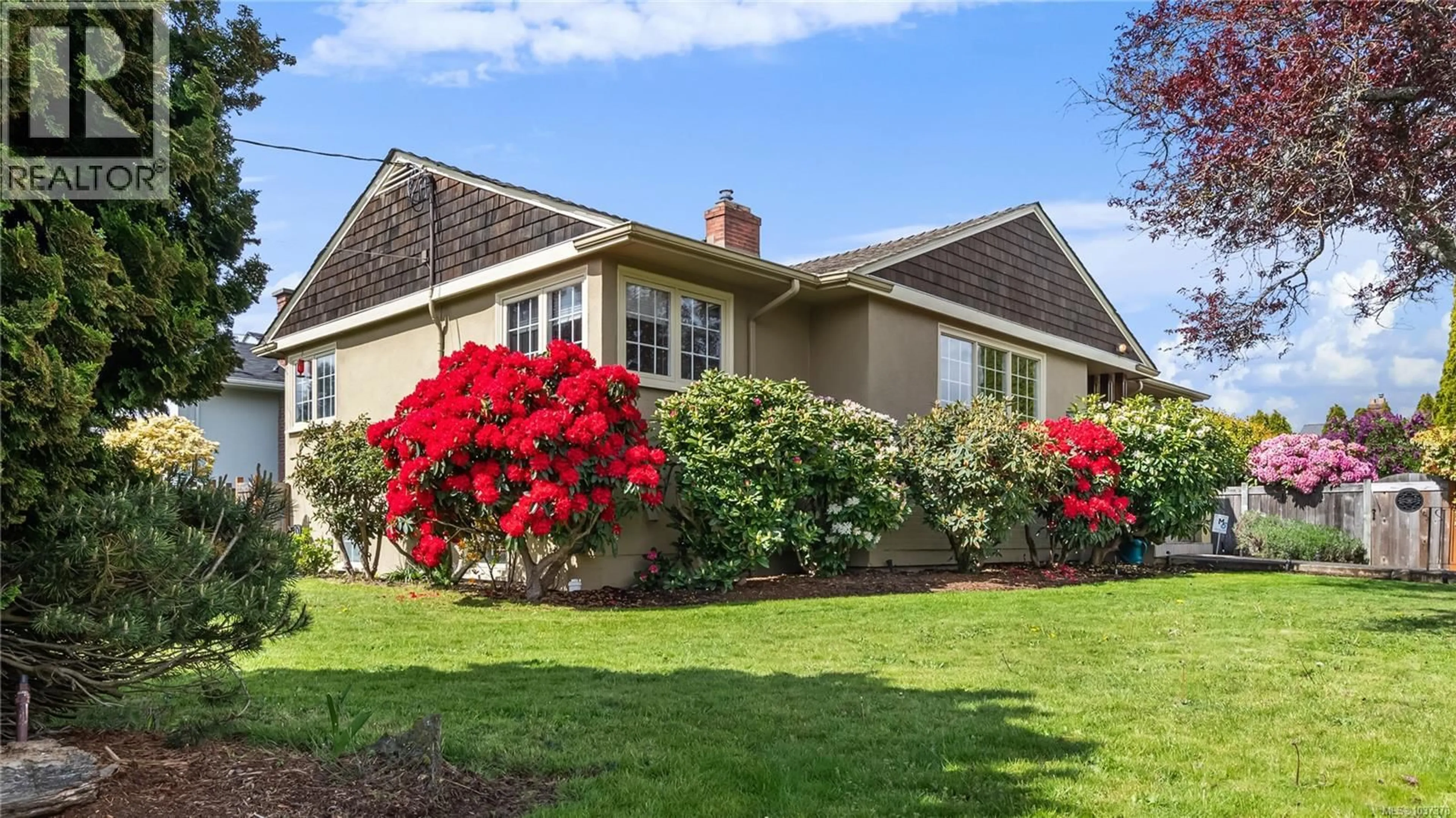 Home with vinyl exterior material, street for 2678 DUNLEVY STREET, Oak Bay British Columbia V8R5Z2