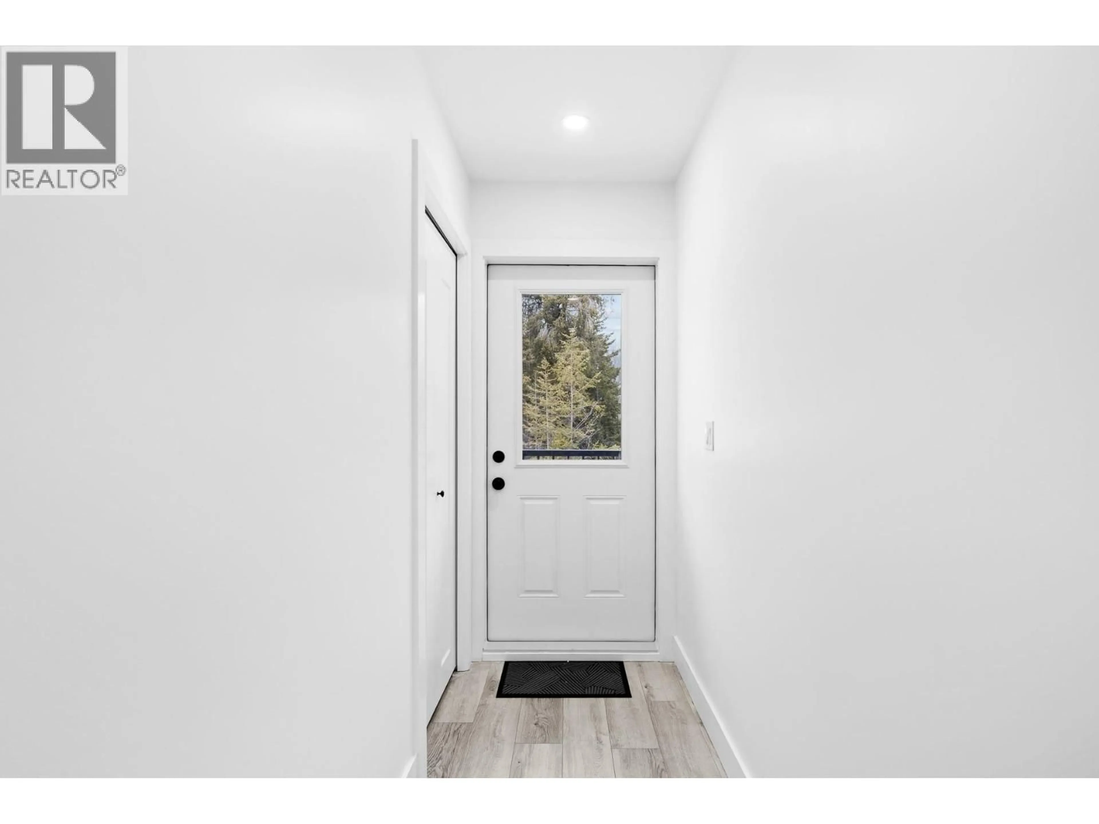 Indoor entryway for 645 GRAND ORO ROAD, Kaleden British Columbia V0H1K0