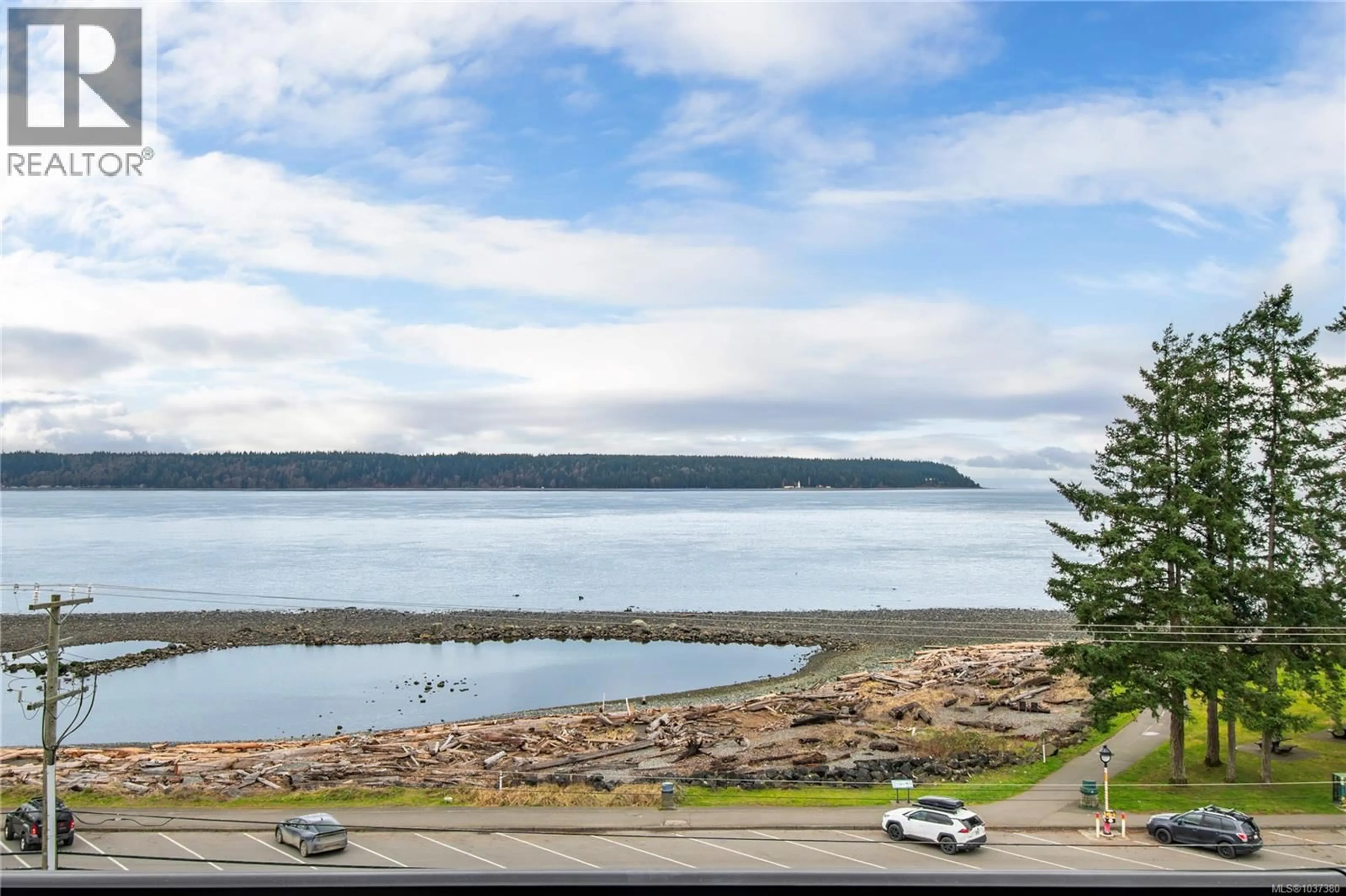 A pic from outside/outdoor area/front of a property/back of a property/a pic from drone, water/lake/river/ocean view for 502 - 684 ISLAND HIGHWAY SOUTH, Campbell River British Columbia V9W1A6