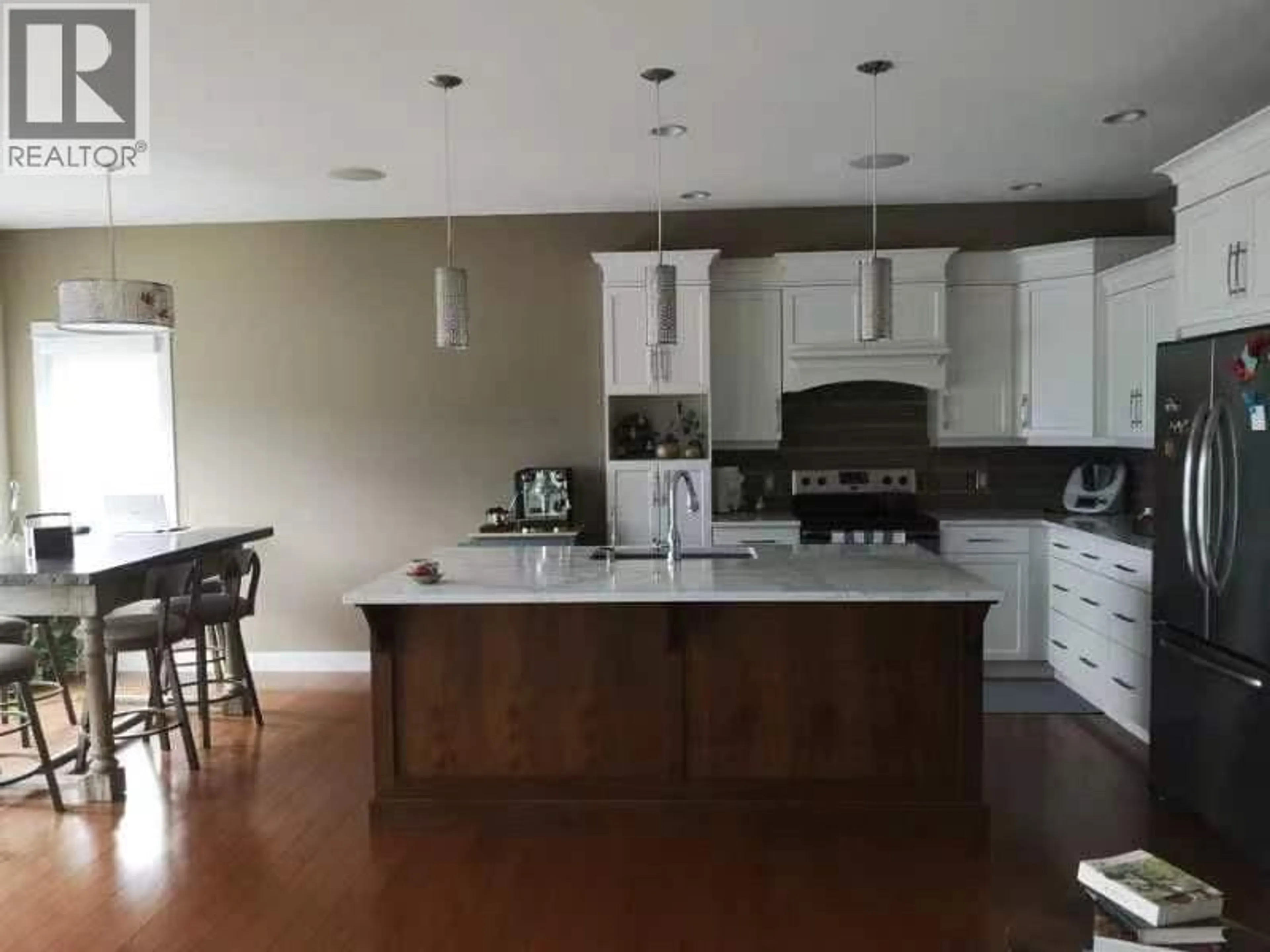 Open concept kitchen, unknown for 1243 FEEDHAM AVENUE, Kelowna British Columbia V1P1P5