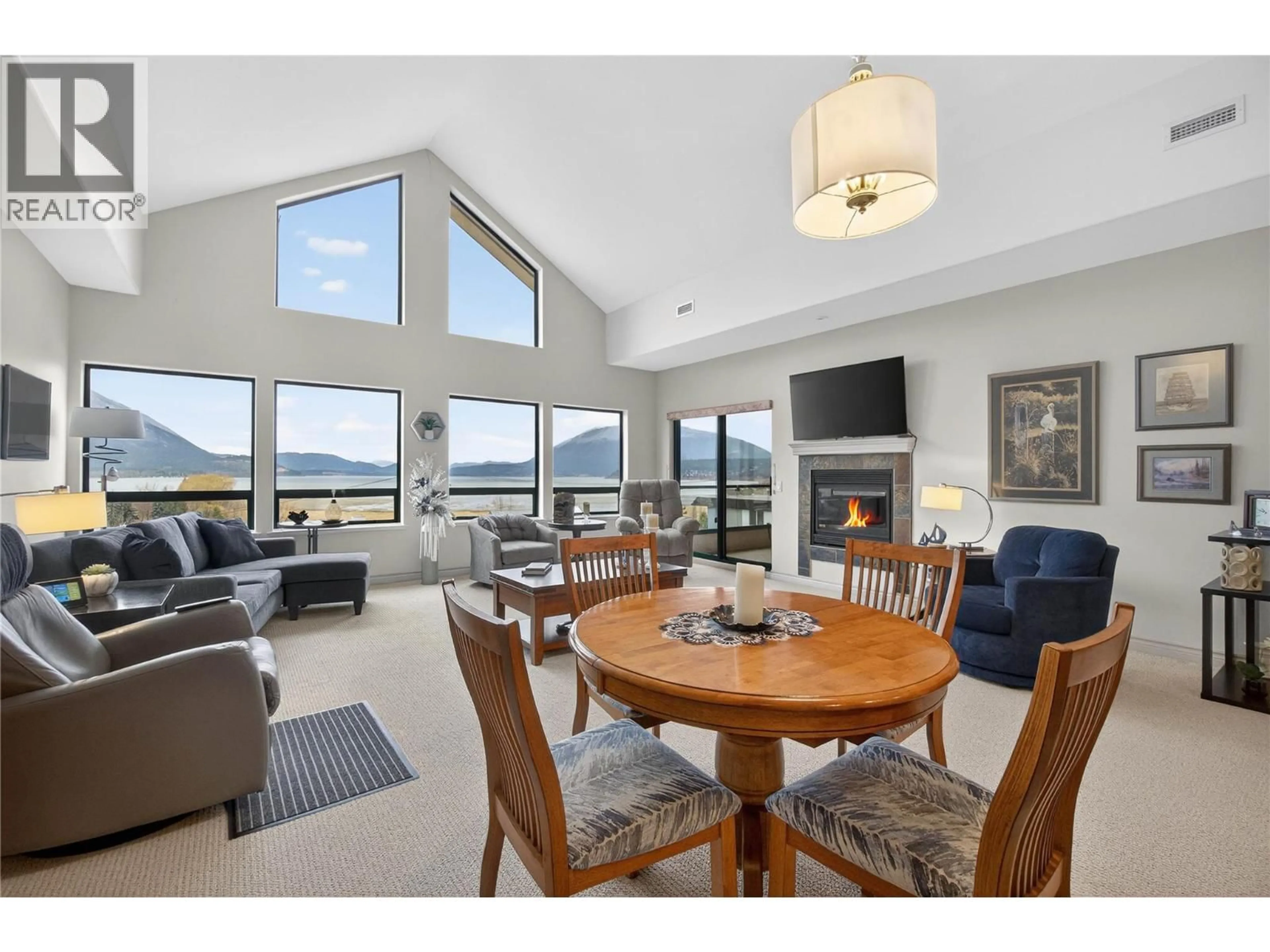 Living room with furniture, unknown for 302 - 571 6 STREET NORTHEAST, Salmon Arm British Columbia V1E1R6