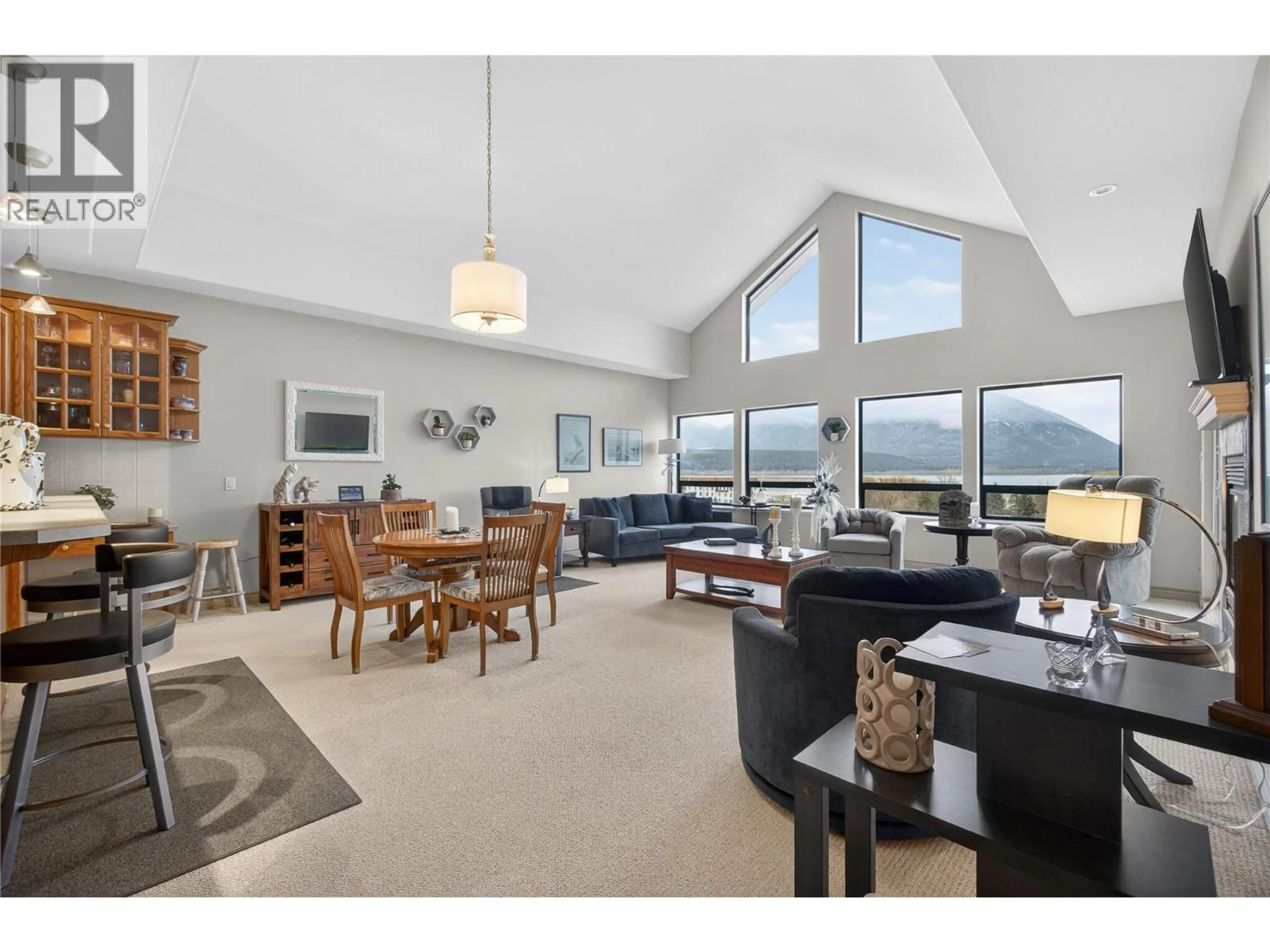 Living room with furniture, unknown for 302 - 571 6 STREET NORTHEAST, Salmon Arm British Columbia V1E1R6