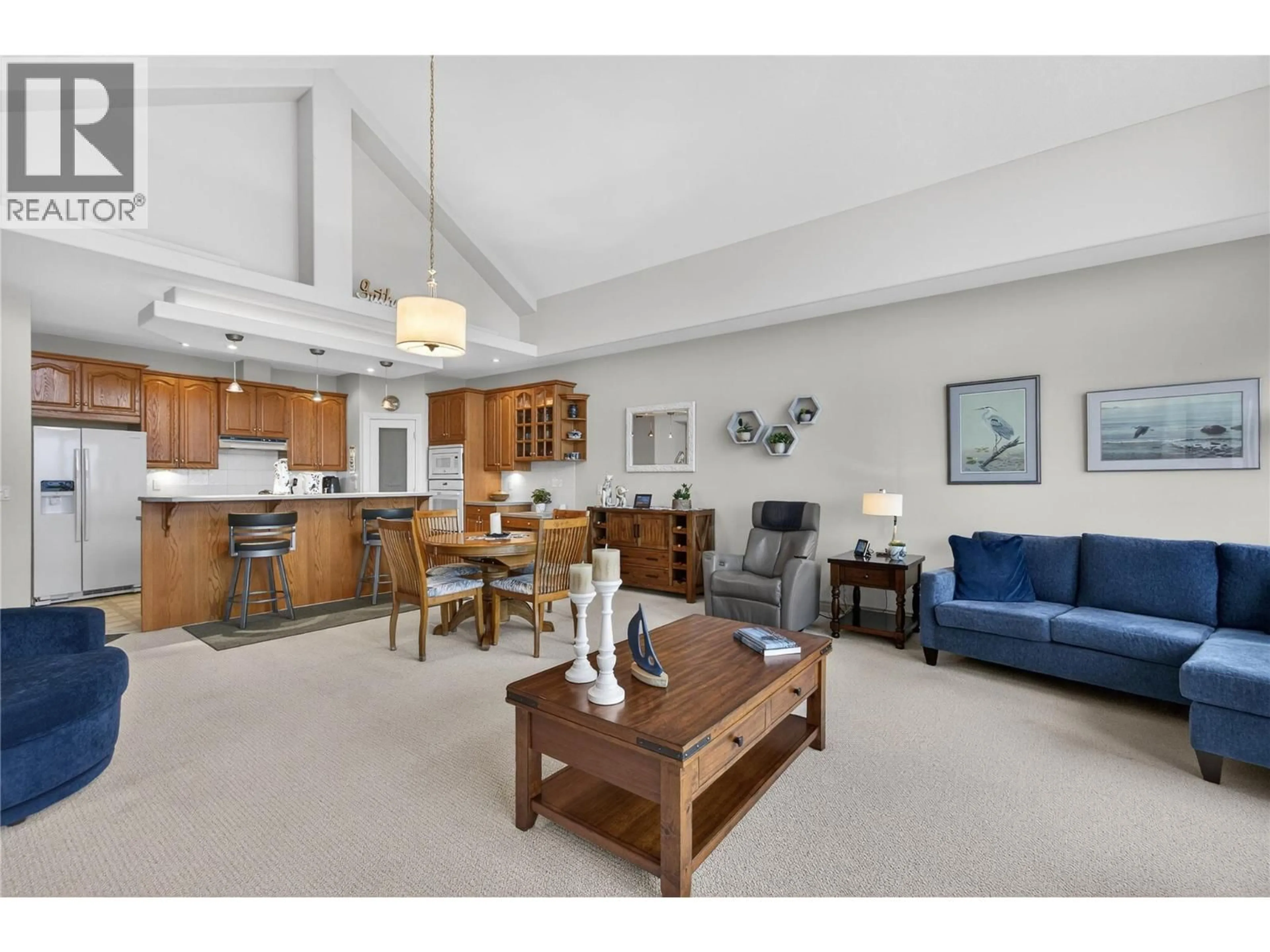 Living room with furniture, unknown for 302 - 571 6 STREET NORTHEAST, Salmon Arm British Columbia V1E1R6