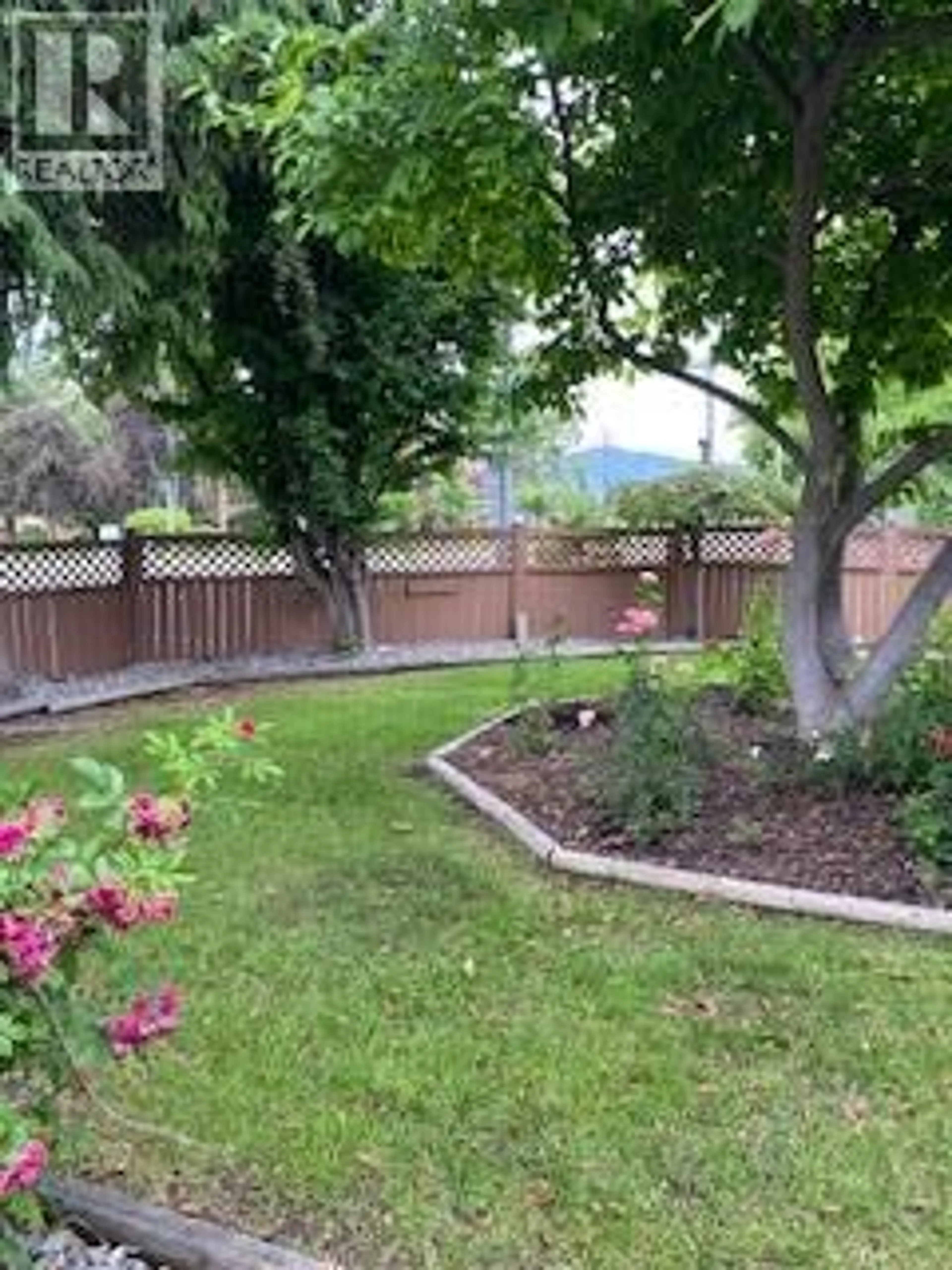 A pic from outside/outdoor area/front of a property/back of a property/a pic from drone, unknown for 3343 GORDON DRIVE, Kelowna British Columbia V1W3M9