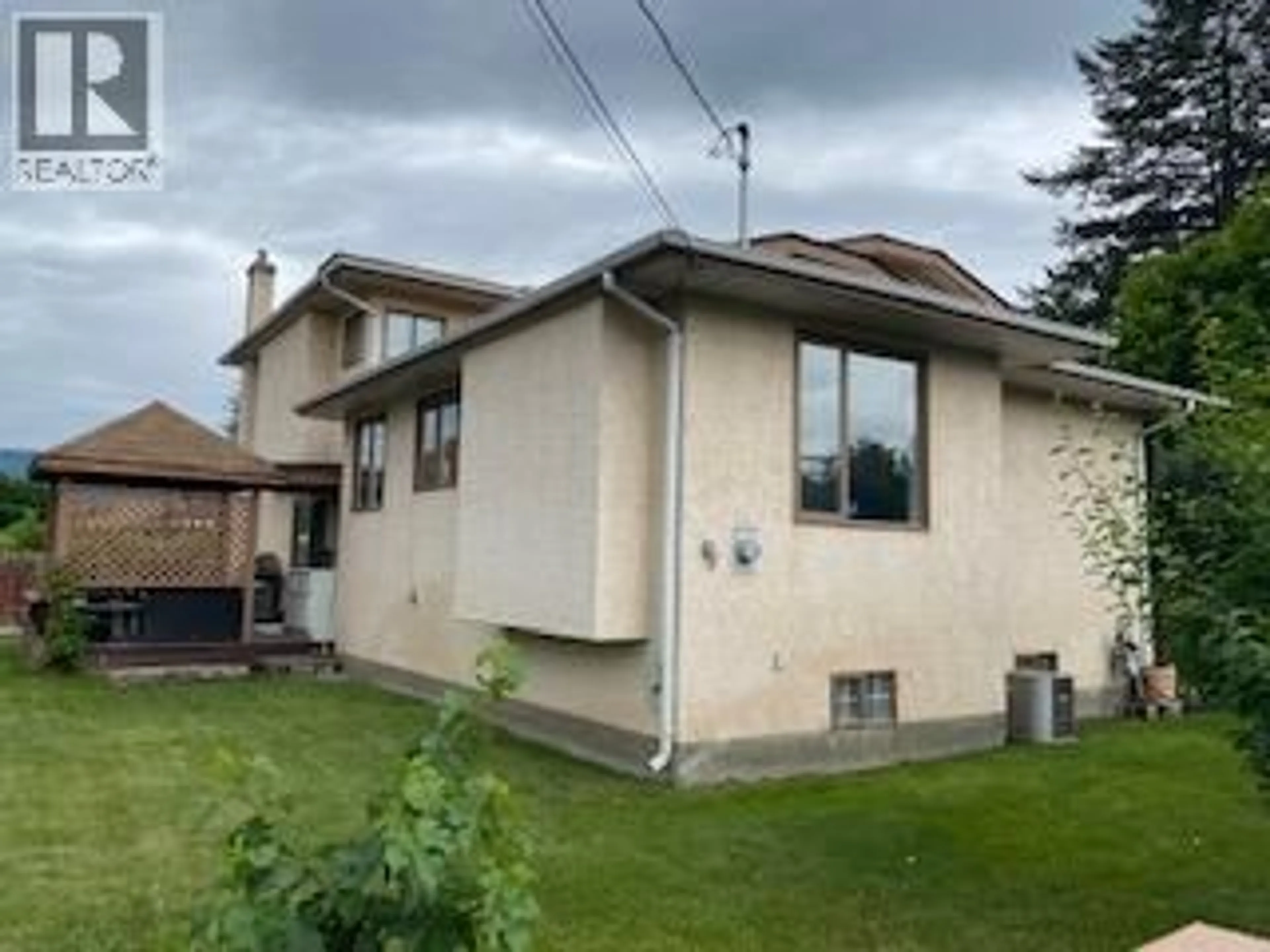 A pic from outside/outdoor area/front of a property/back of a property/a pic from drone, unknown for 3343 GORDON DRIVE, Kelowna British Columbia V1W3M9