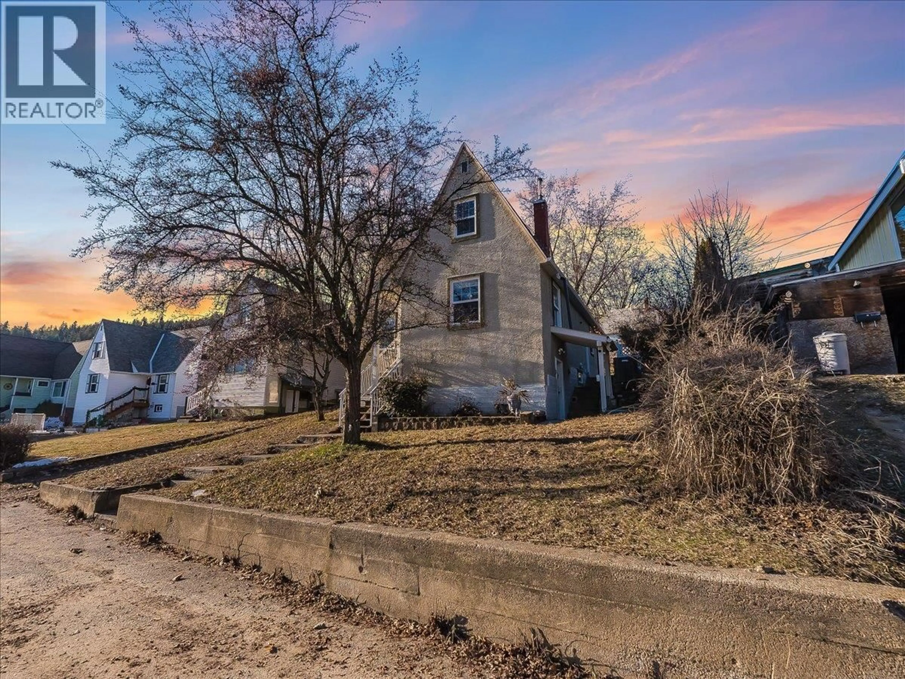 A pic from outside/outdoor area/front of a property/back of a property/a pic from drone, water/lake/river/ocean view for 657 SHAKESPERE STREET, Warfield British Columbia V1R2B1