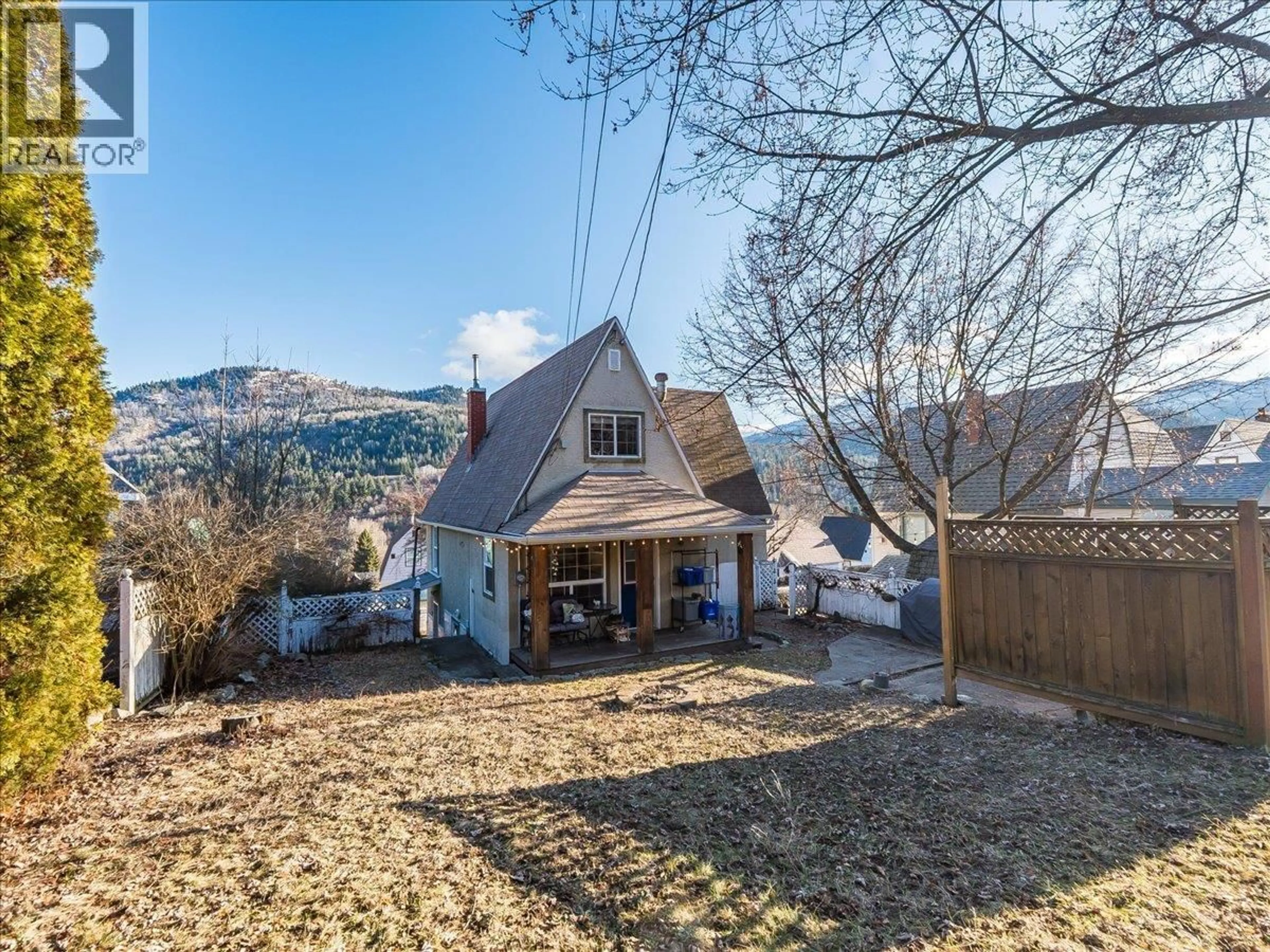 A pic from outside/outdoor area/front of a property/back of a property/a pic from drone, mountain view for 657 SHAKESPERE STREET, Warfield British Columbia V1R2B1