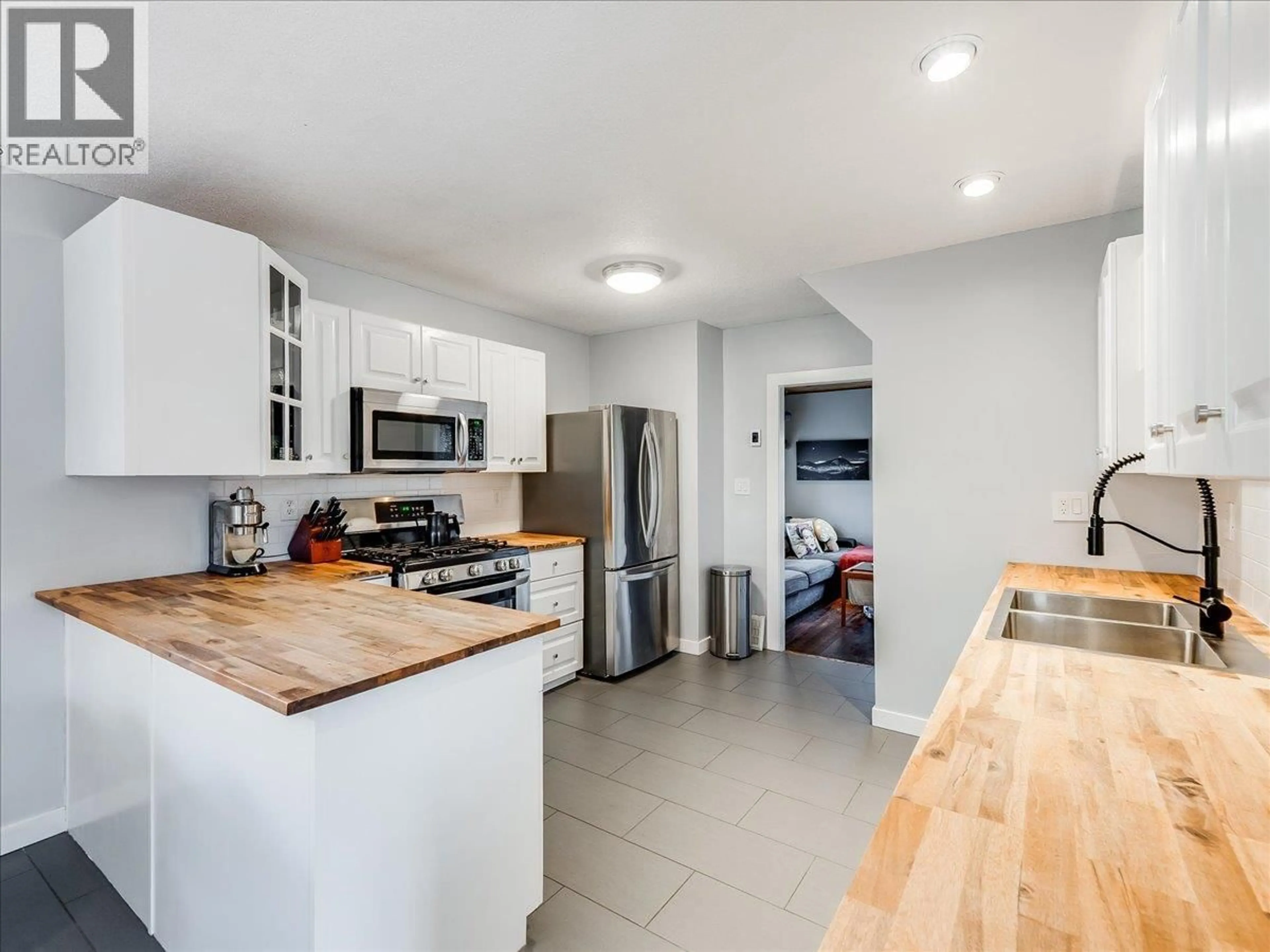 Open concept kitchen, unknown for 657 SHAKESPERE STREET, Warfield British Columbia V1R2B1