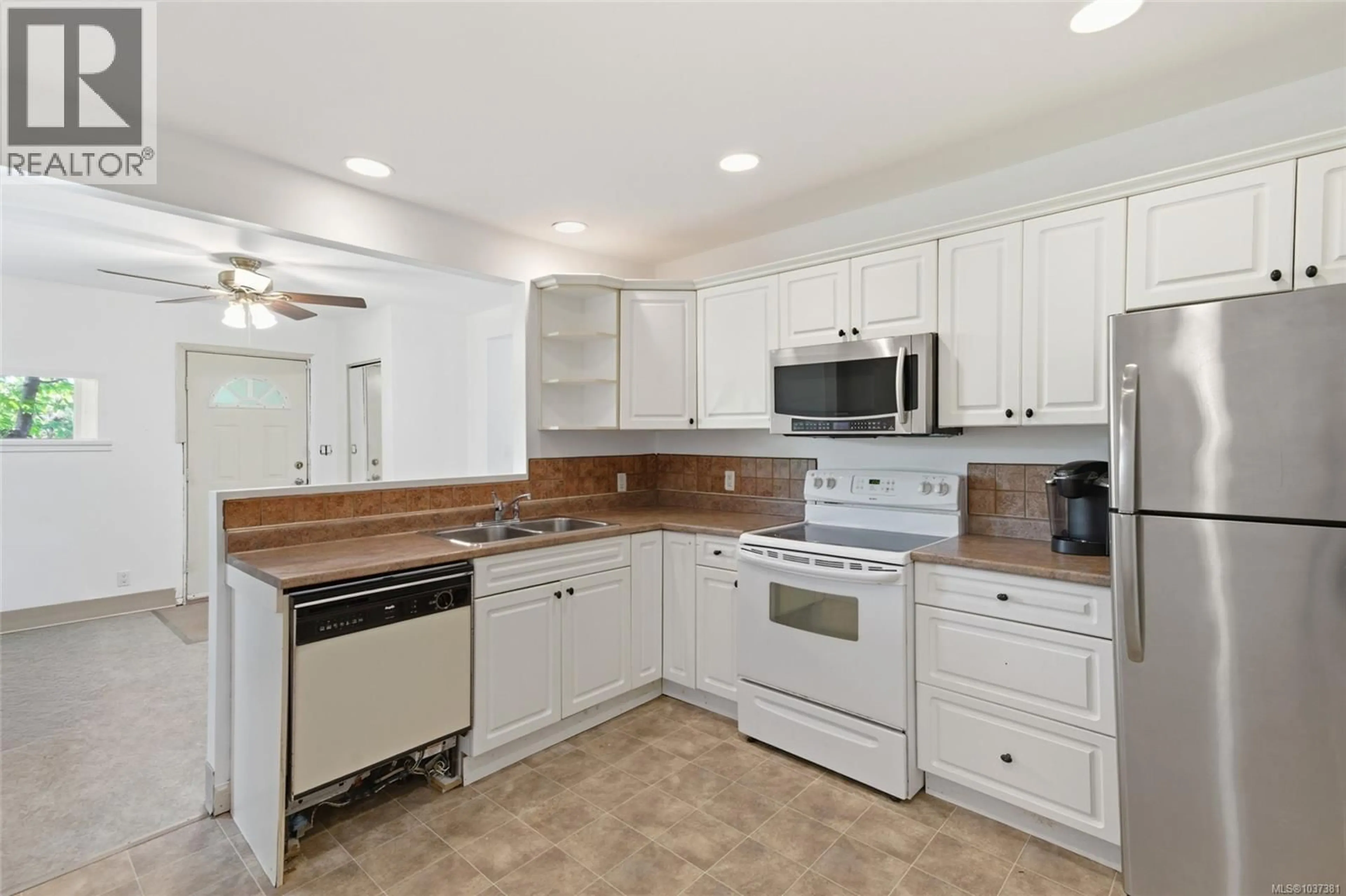 Standard kitchen, ceramic/tile floor for 3631 14TH AVENUE, Port Alberni British Columbia V9Y5B6