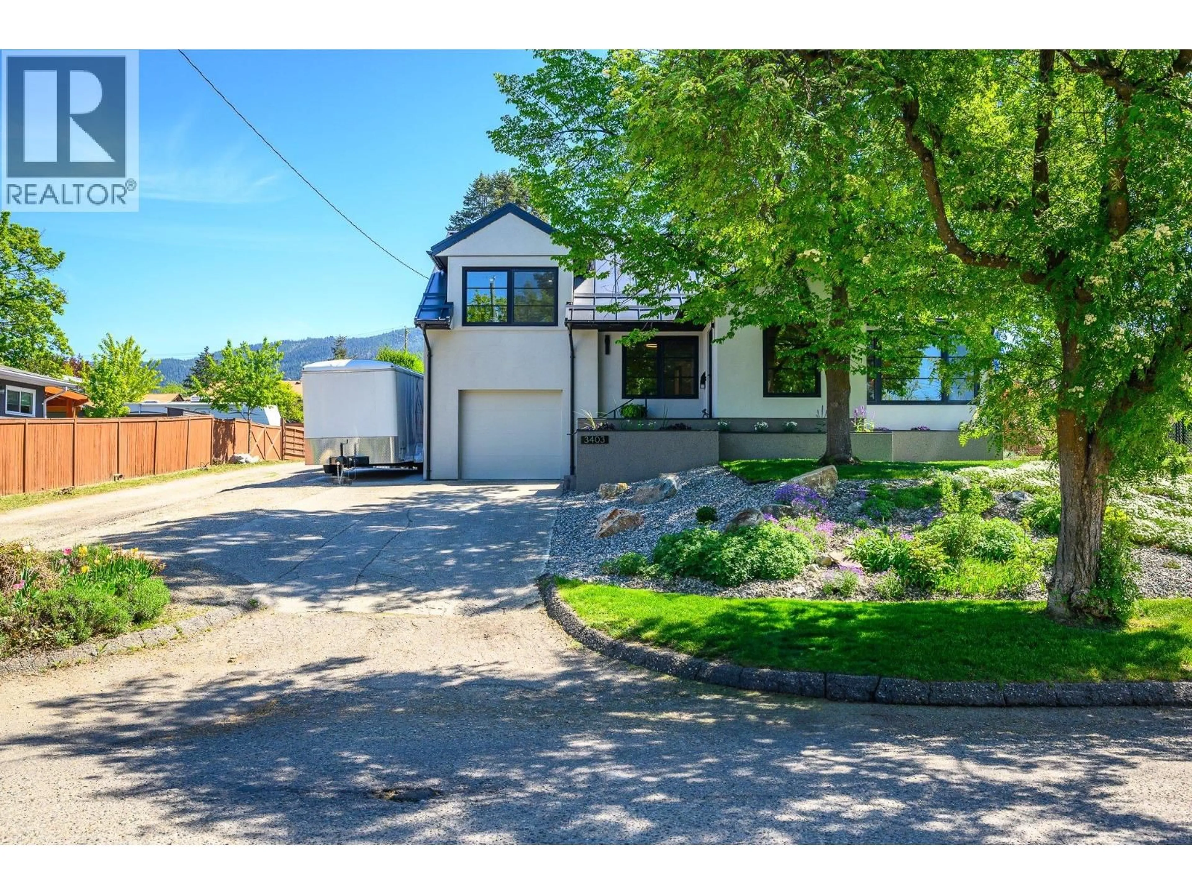 A pic from outside/outdoor area/front of a property/back of a property/a pic from drone, street for 3403 20TH STREET, Vernon British Columbia V1T4C6