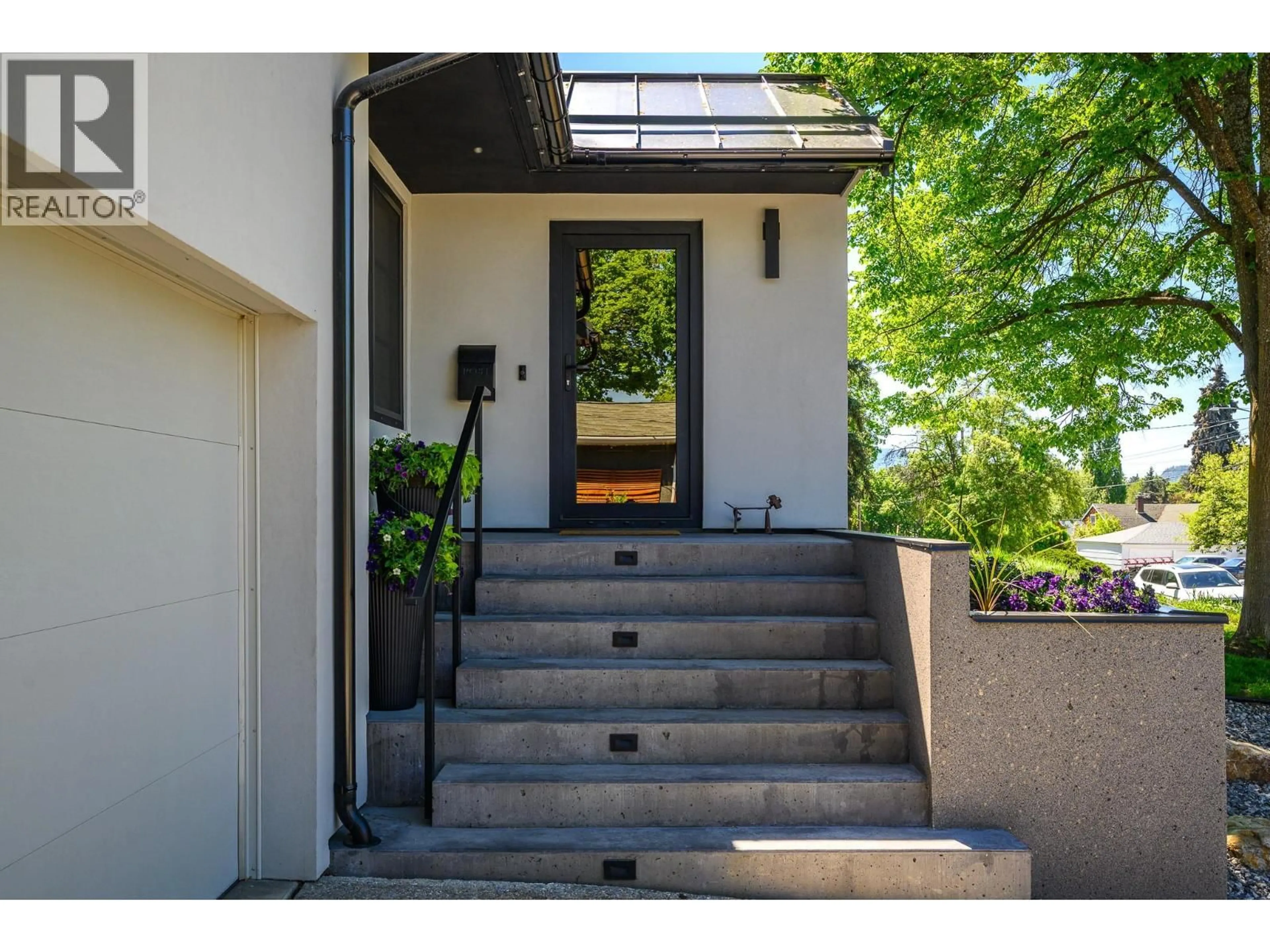 Indoor entryway for 3403 20TH STREET, Vernon British Columbia V1T4C6
