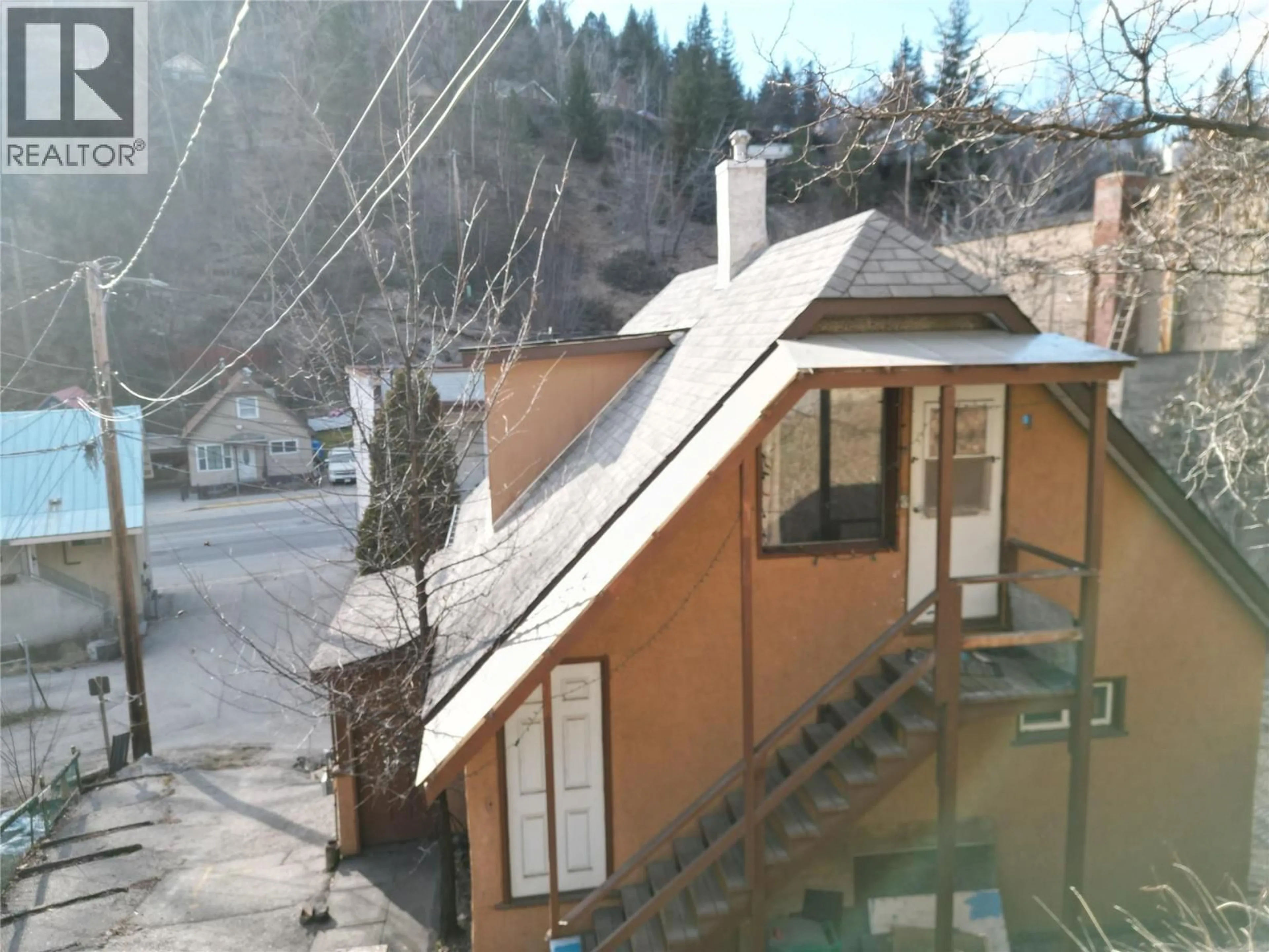 A pic from outside/outdoor area/front of a property/back of a property/a pic from drone, unknown for 425, 415 ROSSLAND AVENUE, Trail British Columbia V1R3N1