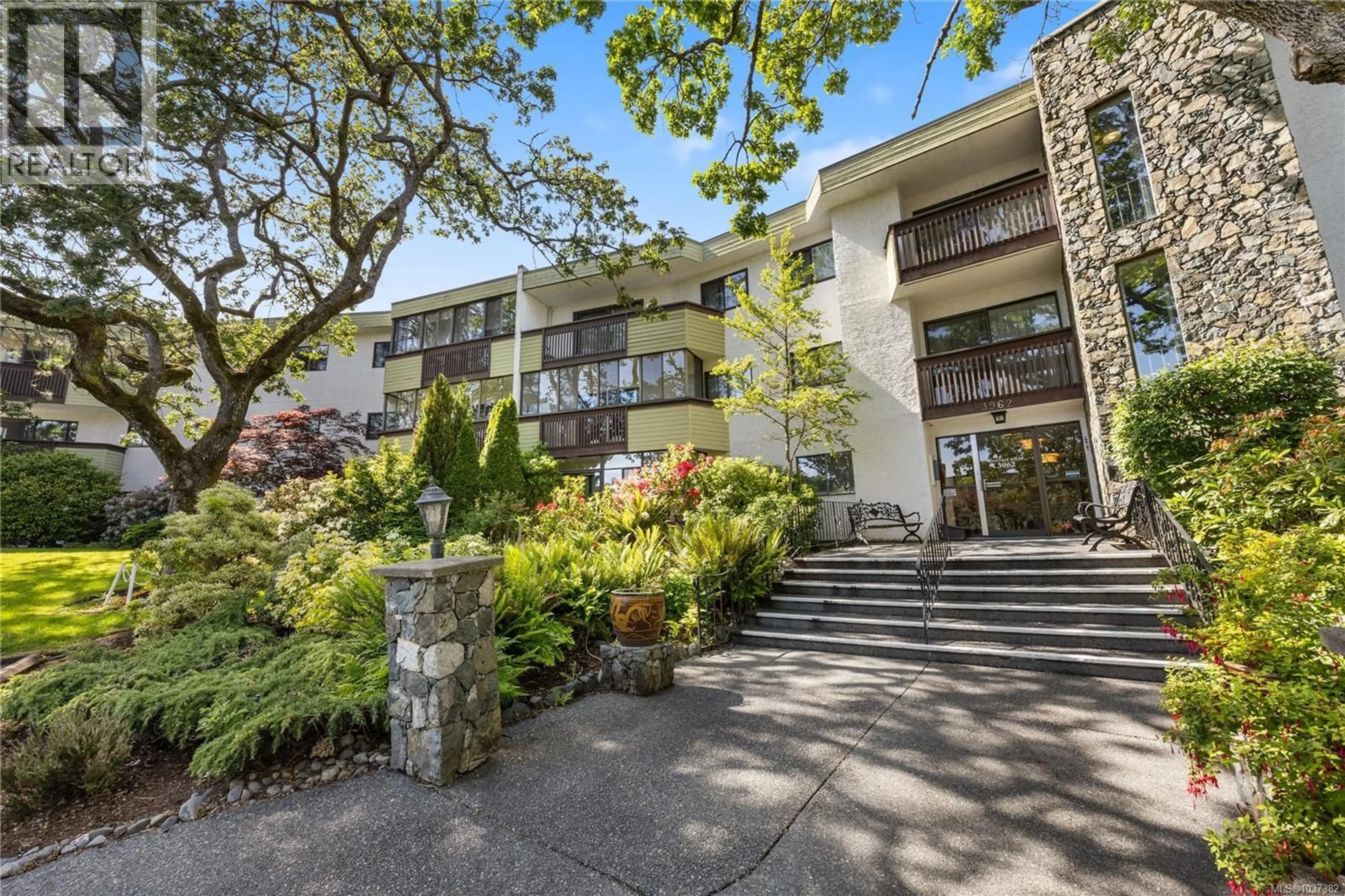 Unknown for 210 - 3962 CEDAR HILL ROAD, Saanich British Columbia V8N3B8
