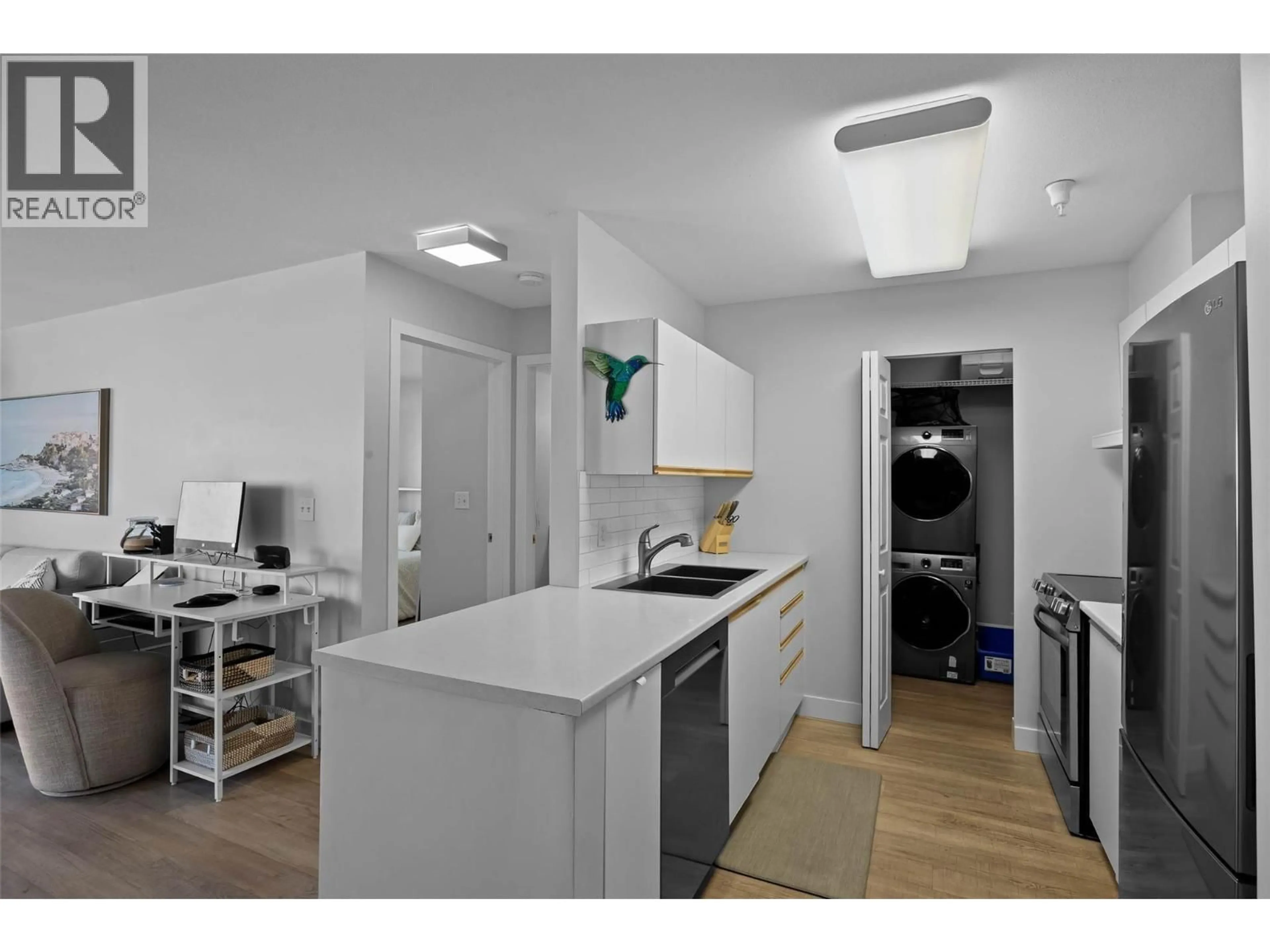 Standard kitchen, unknown for 204 - 360 BATTLE STREET, Kamloops British Columbia V2C2L6