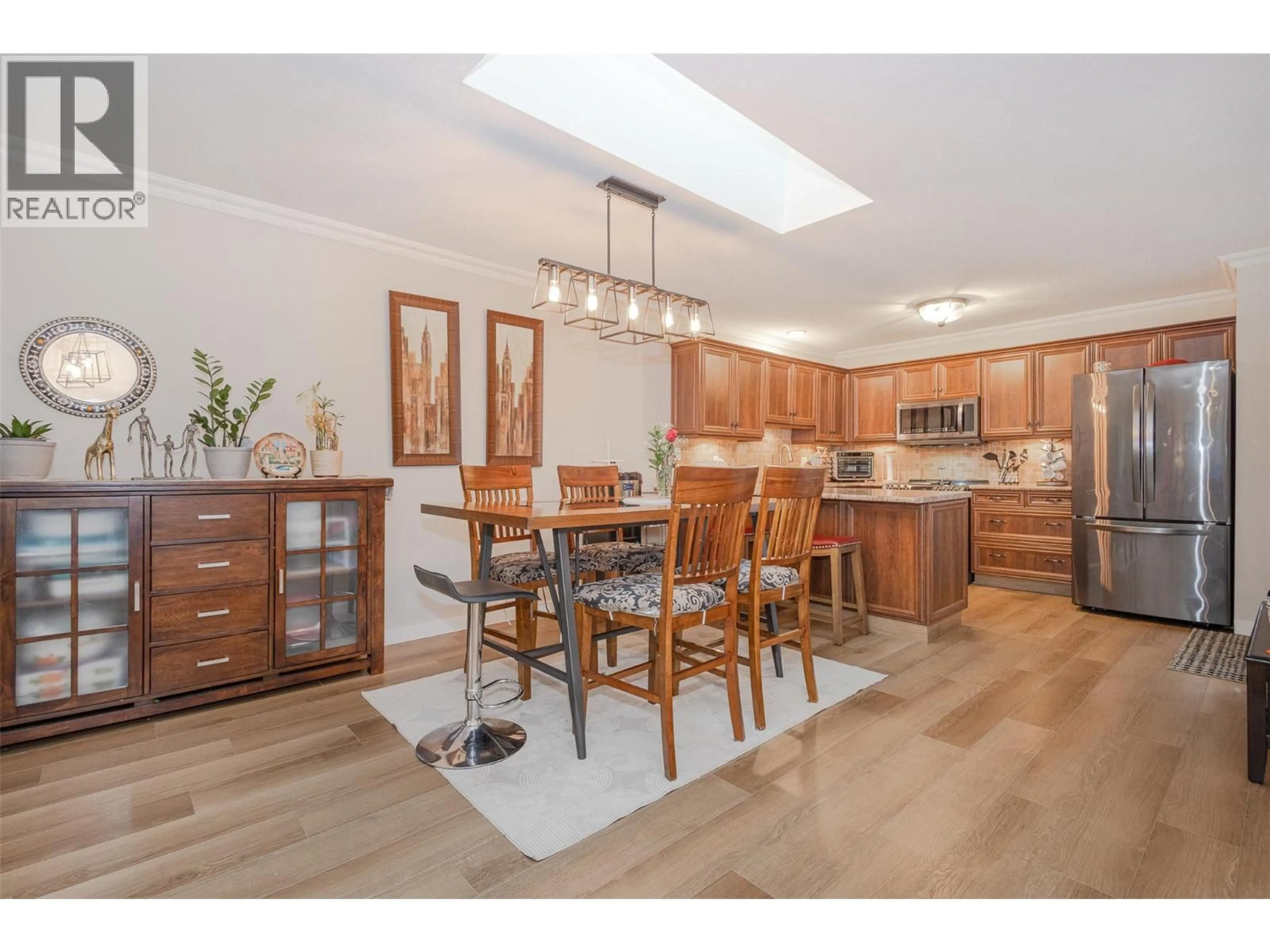 Open concept kitchen, wood/laminate floor for 1 - 205 GERSTMAR ROAD, Kelowna British Columbia V1X4A6