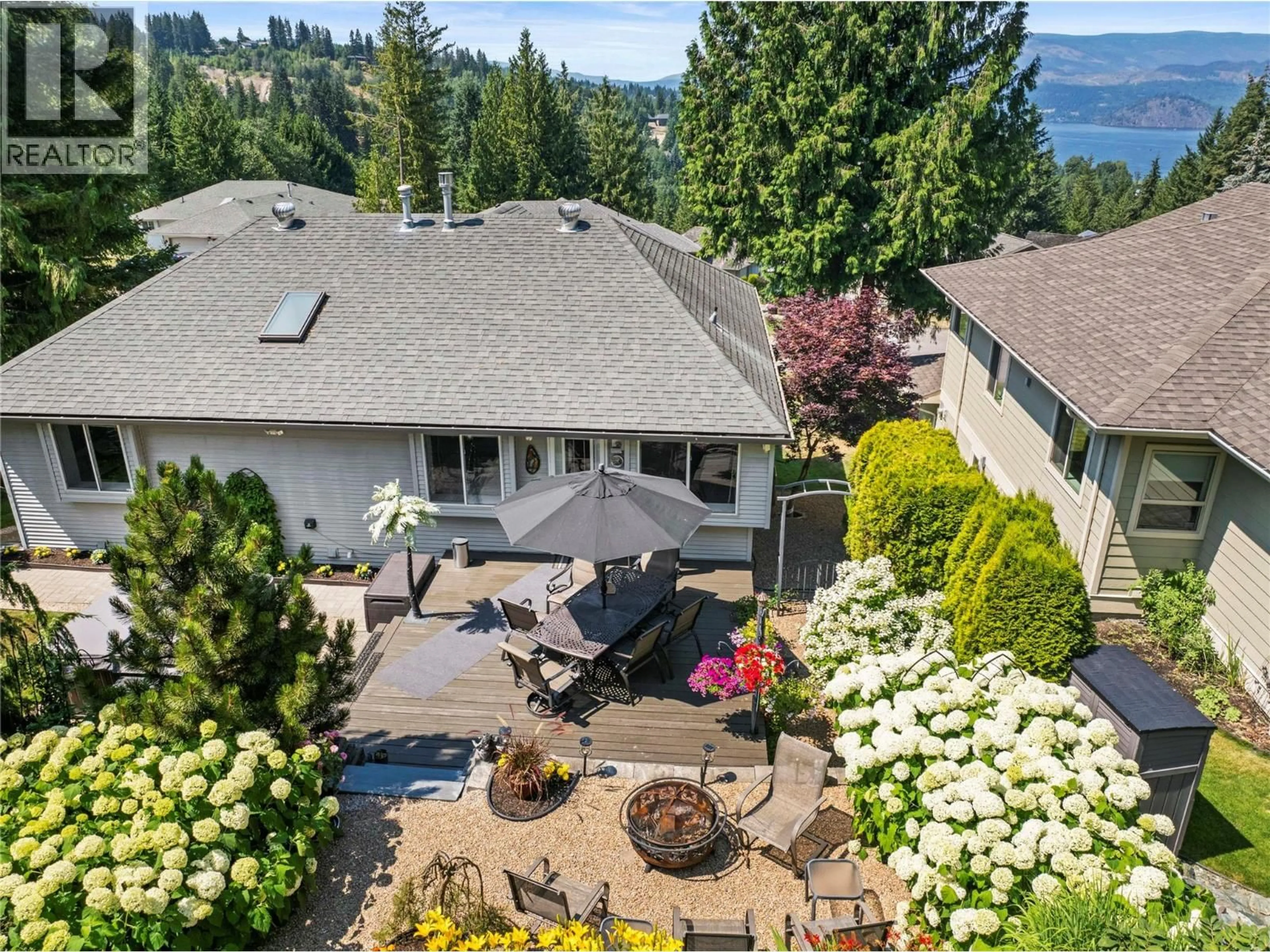 A pic from outside/outdoor area/front of a property/back of a property/a pic from drone, water/lake/river/ocean view for 6 - 2592 ALPEN PARADIES ROAD, Blind Bay British Columbia V0E1H1