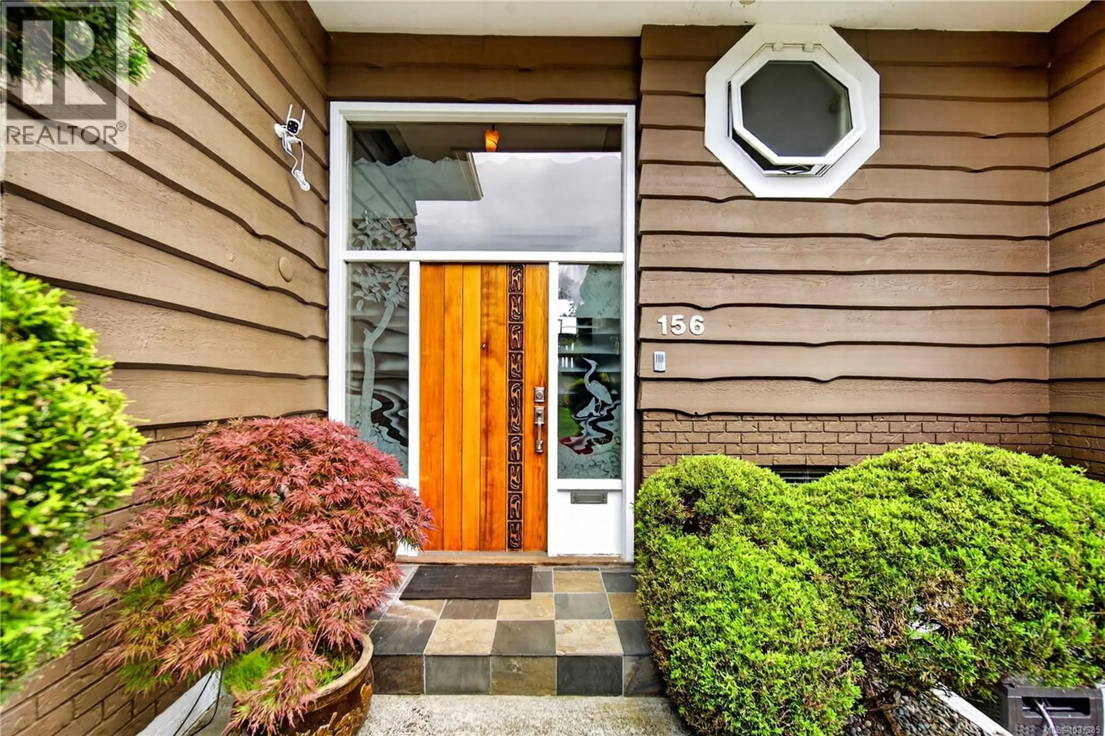 Indoor entryway for 156 PACIFIC TERRACE, Nanaimo British Columbia V9S3G2