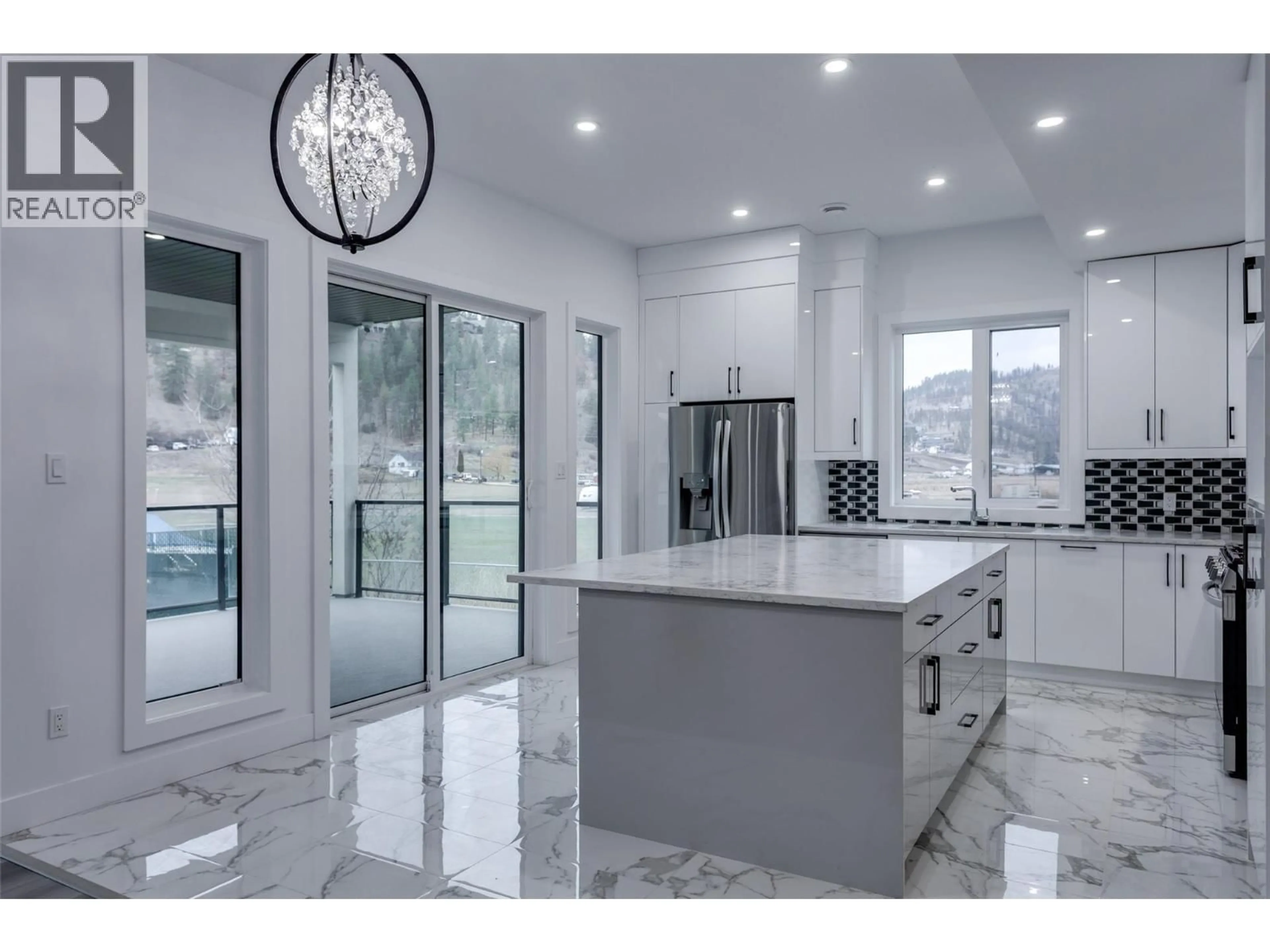 Open concept kitchen, ceramic/tile floor for 474 SNOWSELL STREET NORTH, Kelowna British Columbia V1L2B3