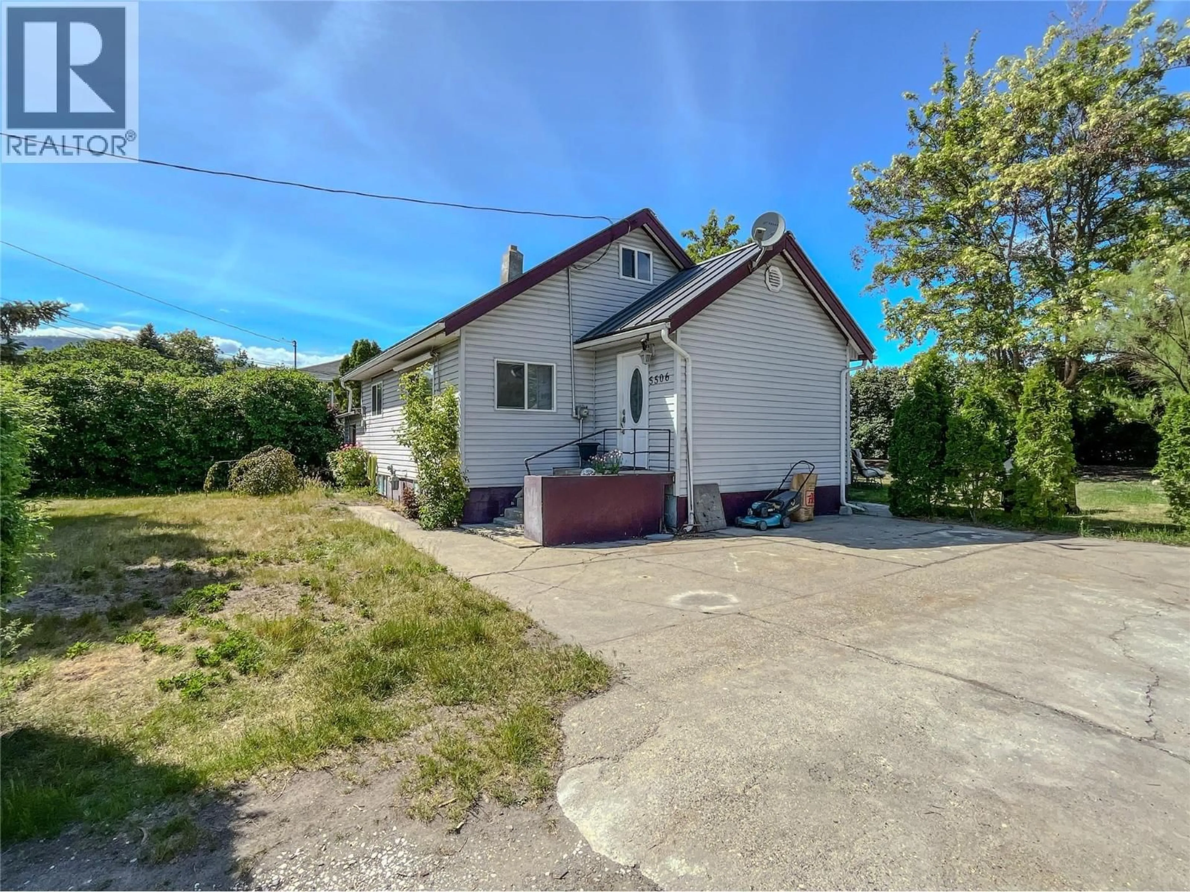 A pic from outside/outdoor area/front of a property/back of a property/a pic from drone, street for 5506 JACKPINE LANE, Osoyoos British Columbia V0H1V3