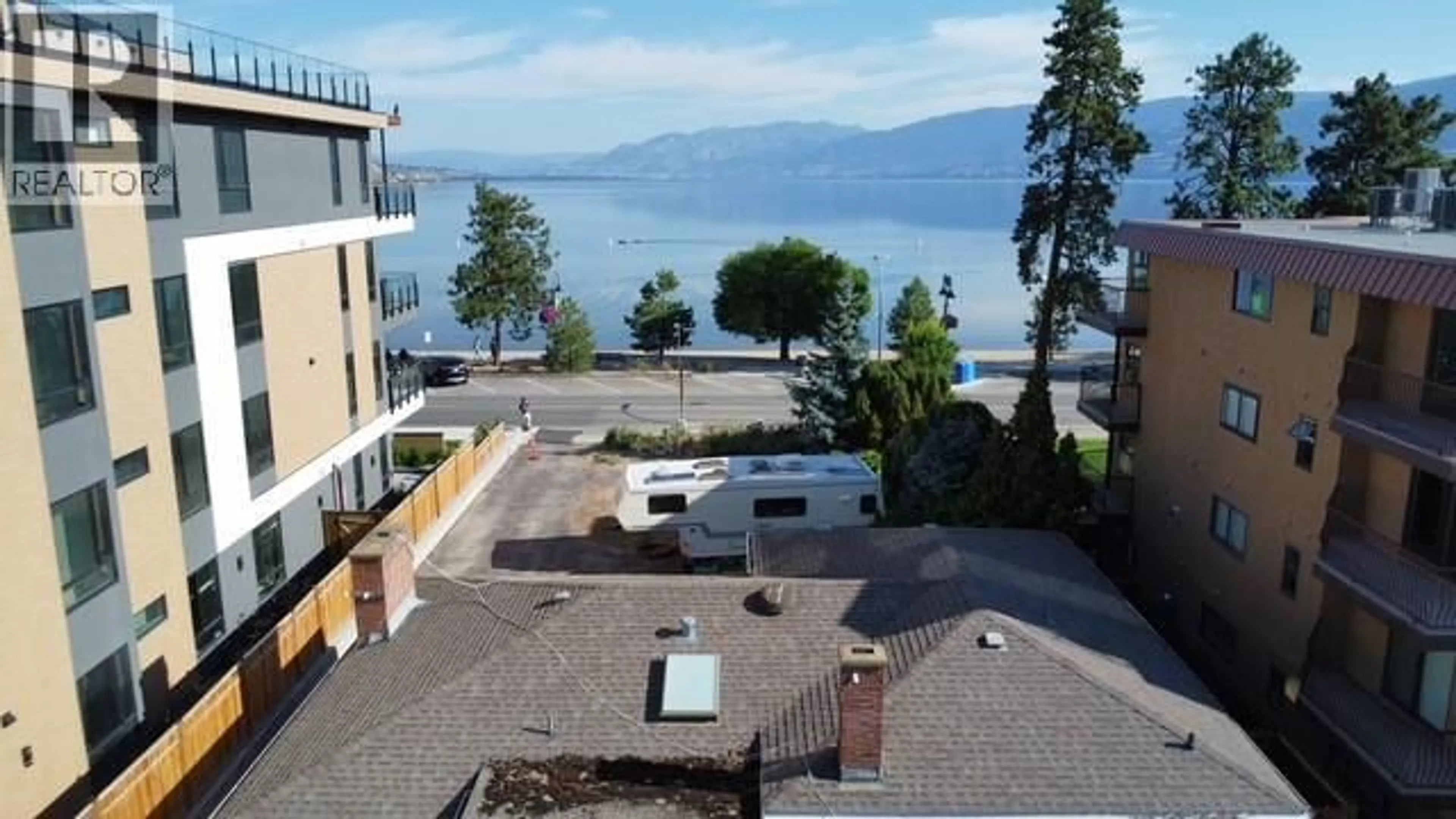 A pic from outside/outdoor area/front of a property/back of a property/a pic from drone, water/lake/river/ocean view for 594 LAKESHORE DRIVE, Penticton British Columbia V2A1B9