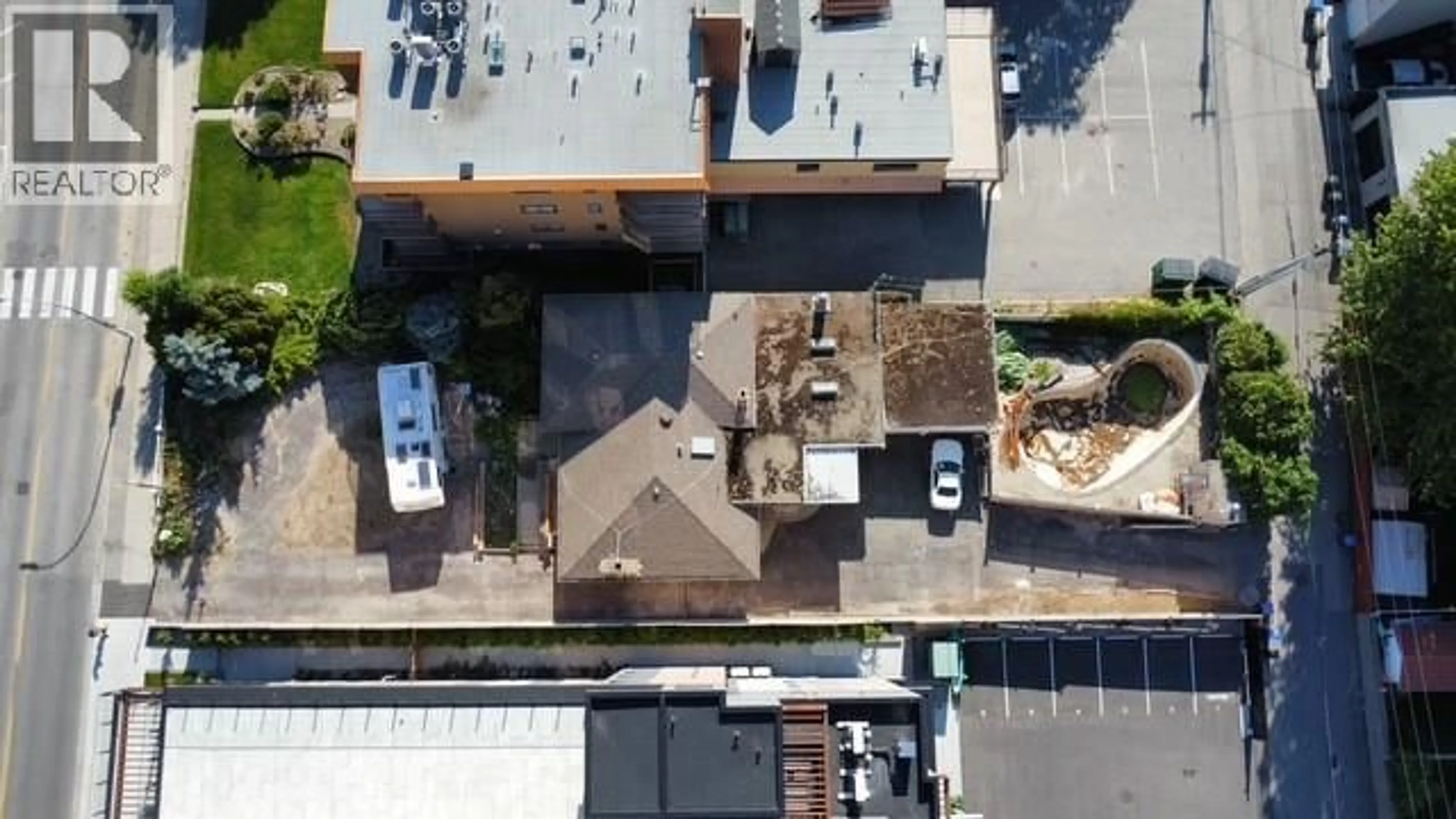 A pic from outside/outdoor area/front of a property/back of a property/a pic from drone, unknown for 594 LAKESHORE DRIVE, Penticton British Columbia V2A1B9