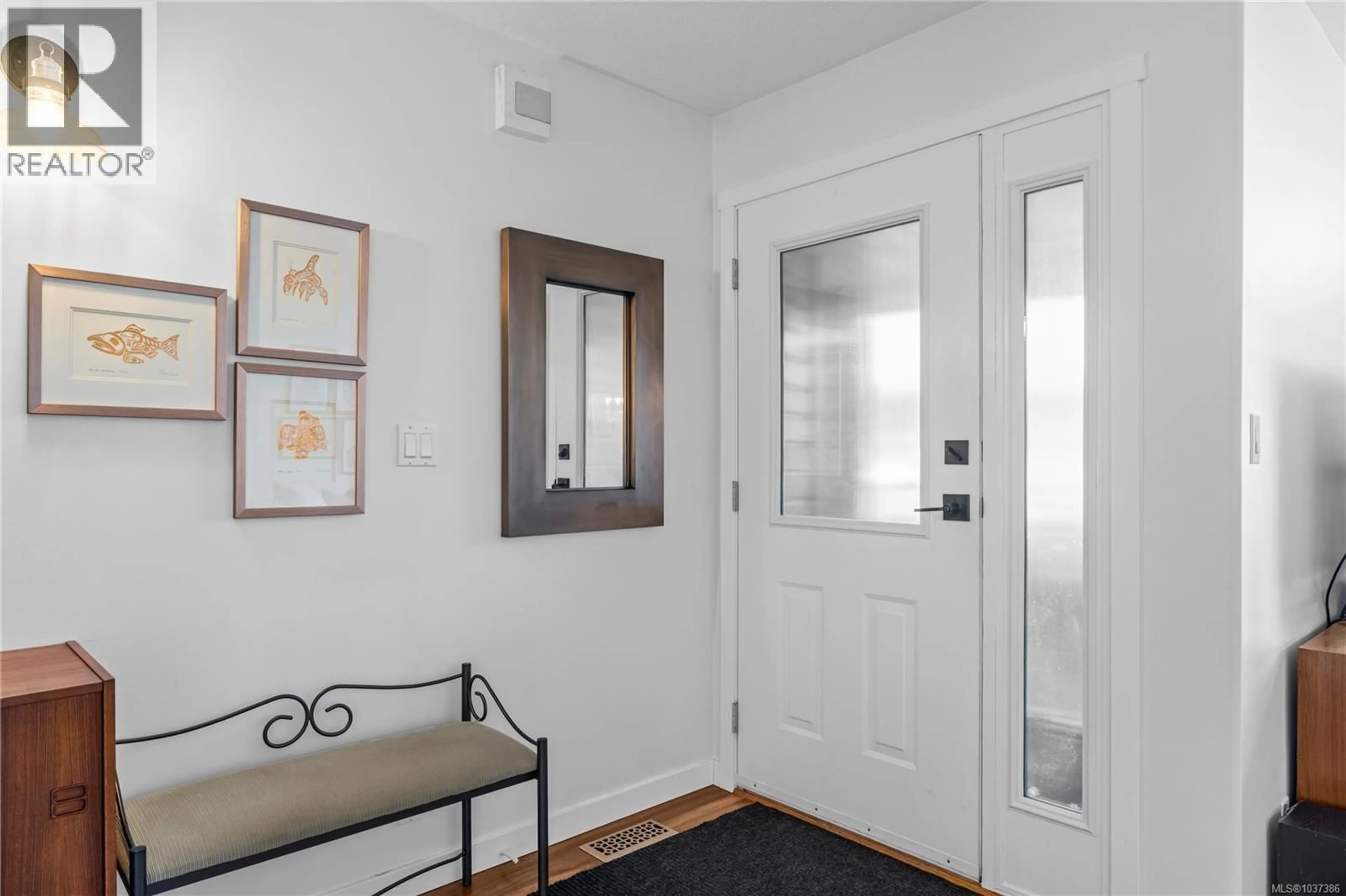 Indoor entryway for 745 REDWOOD DRIVE, Qualicum Beach British Columbia V9K2J2
