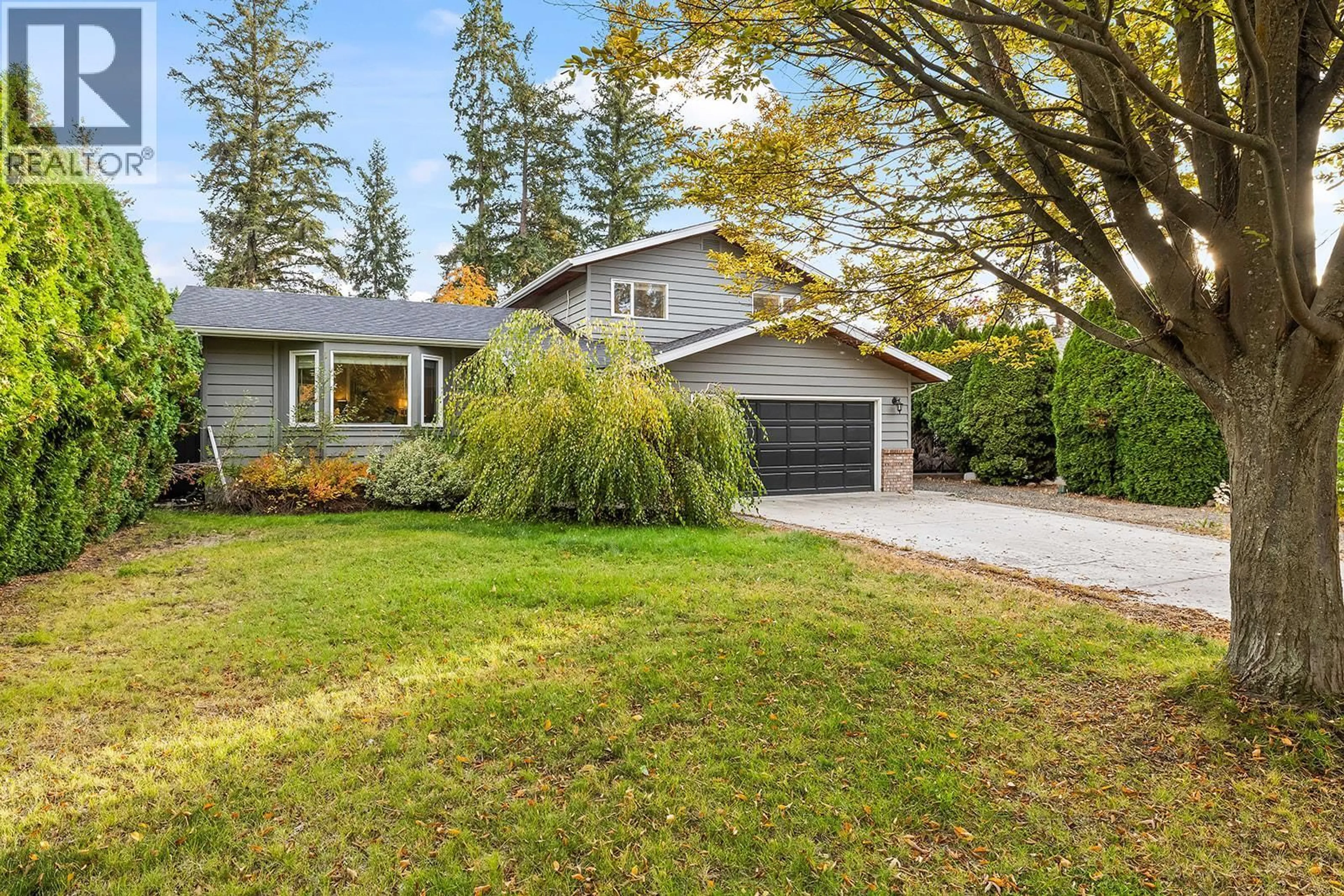 Home with vinyl exterior material, street for 875 CORONADO CRESCENT, Kelowna British Columbia V1W2K3