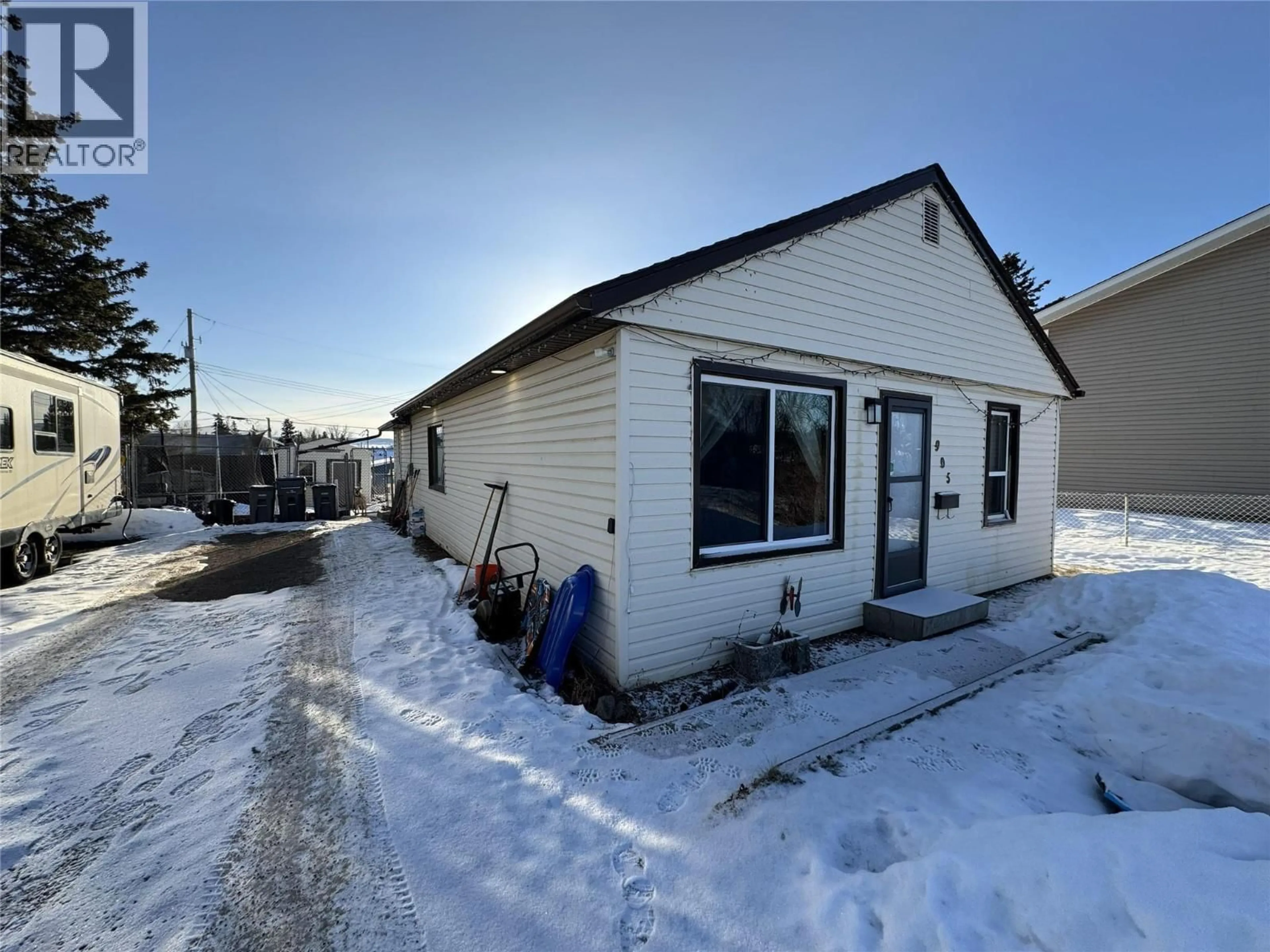 Unknown for 905 91 AVENUE, Dawson Creek British Columbia V1G1A9