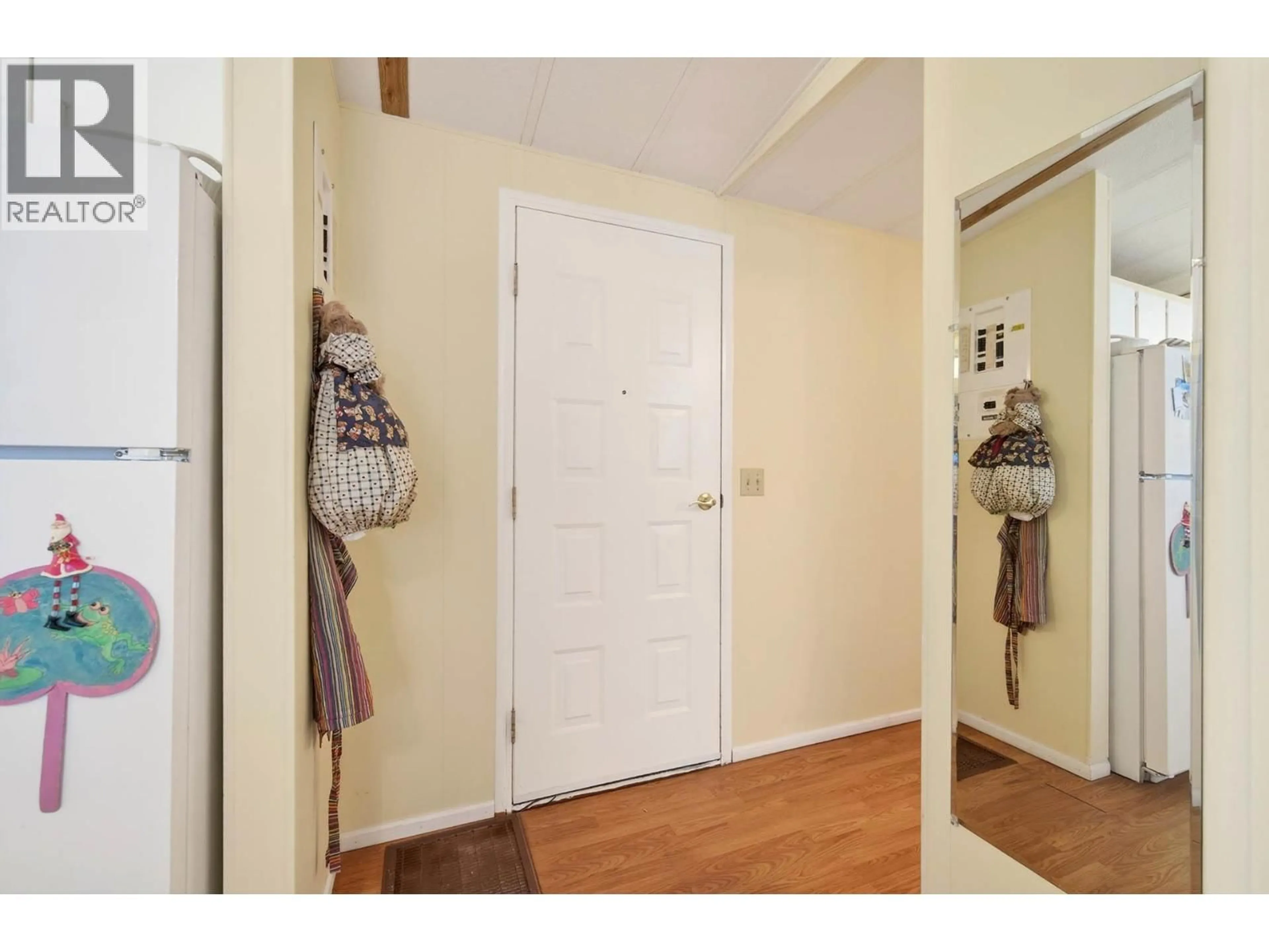 Indoor entryway for 42 - 1720 WESTSYDE ROAD, Kamloops British Columbia V2B7B7