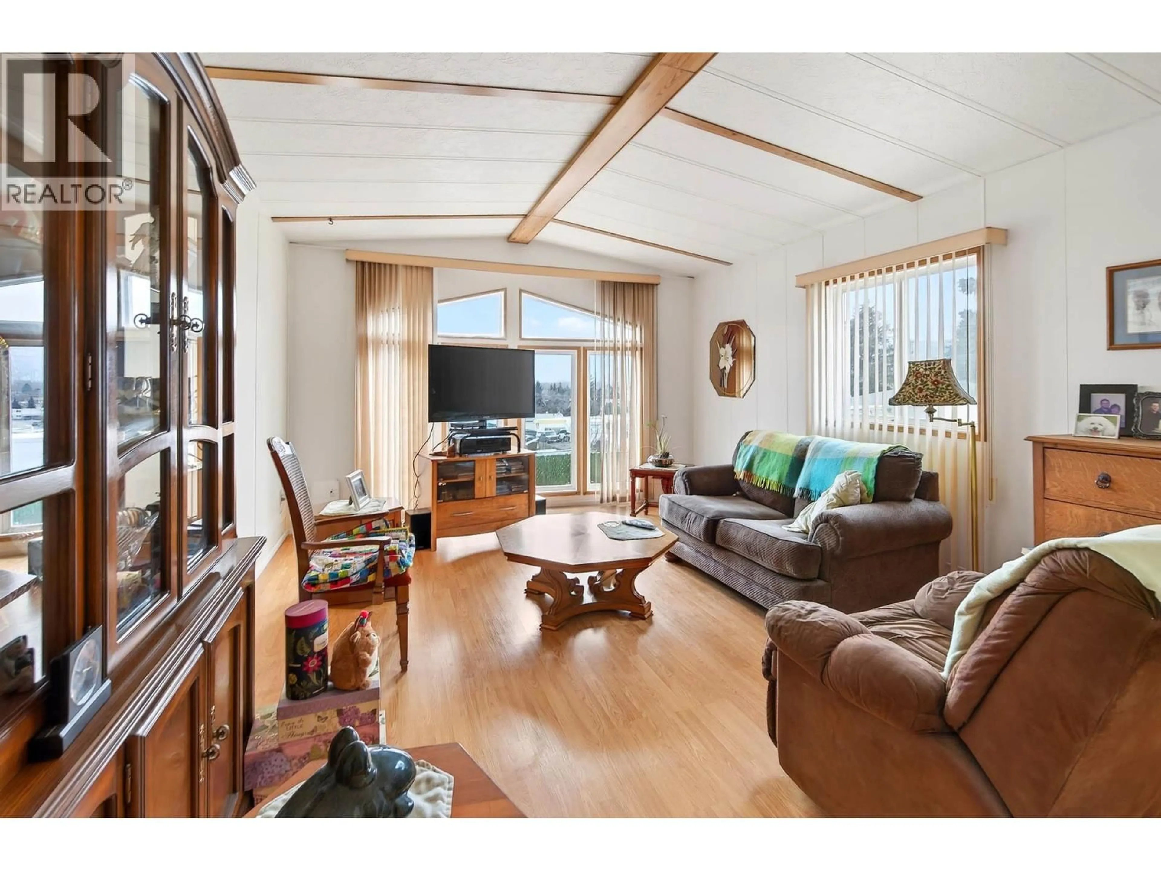 Living room with furniture, wood/laminate floor for 42 - 1720 WESTSYDE ROAD, Kamloops British Columbia V2B7B7