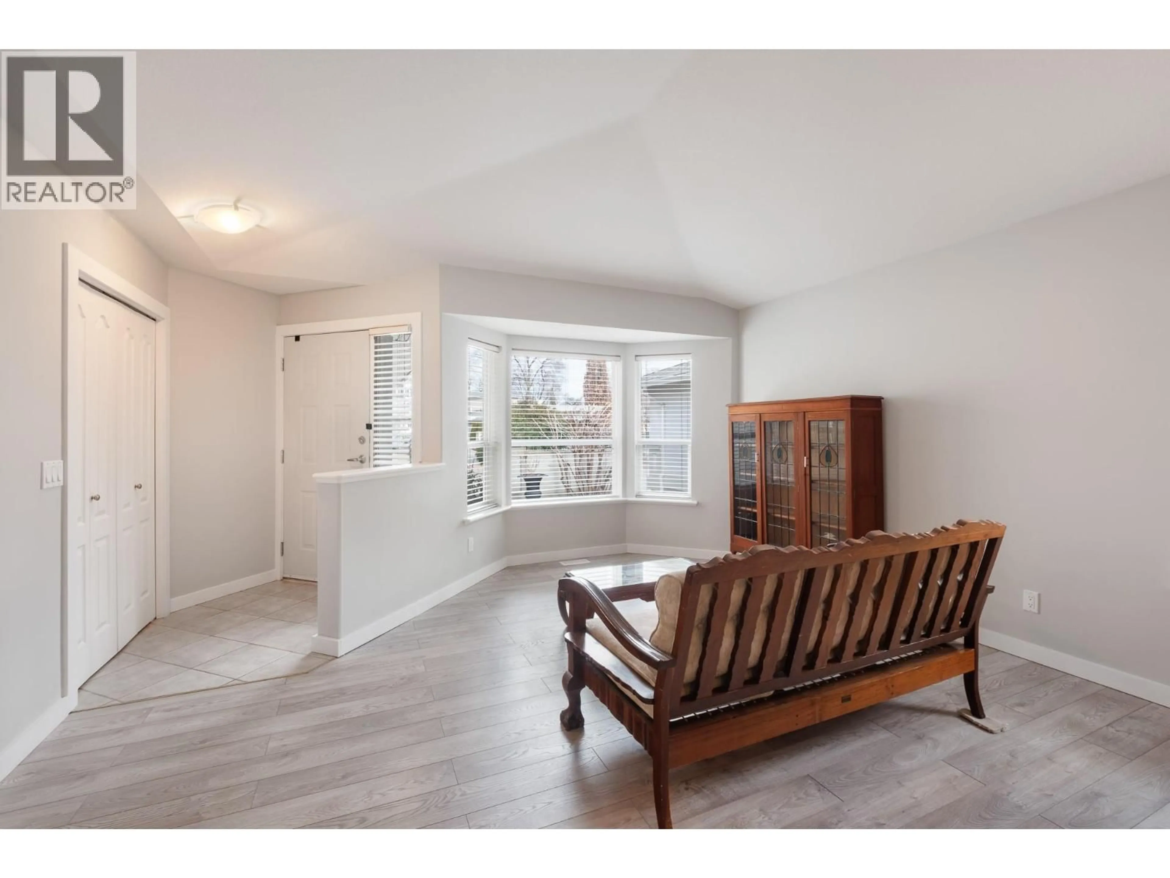 Living room with furniture, wood/laminate floor for 146 - 3788 BIRD PLACE, Kelowna British Columbia V1W4T3