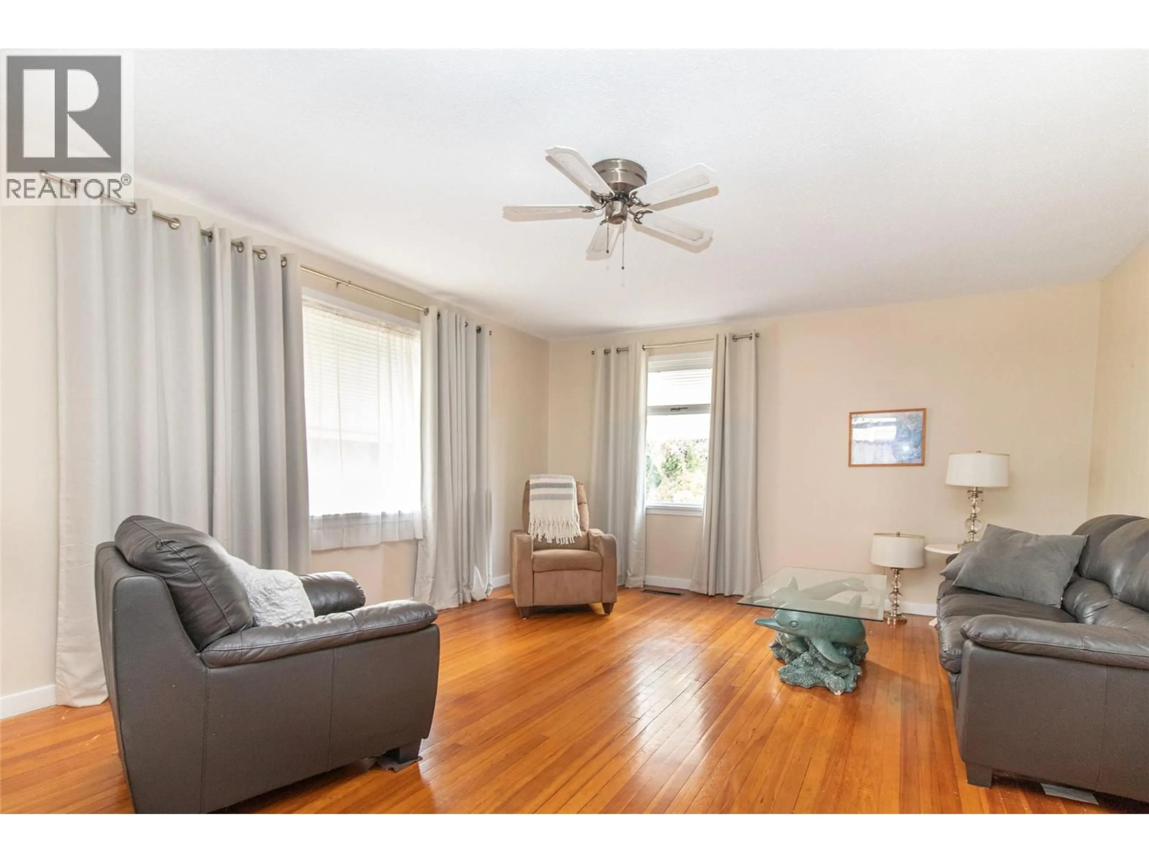 Living room with furniture, wood/laminate floor for 1408 GRAHAM STREET, Kelowna British Columbia V1Y3A8