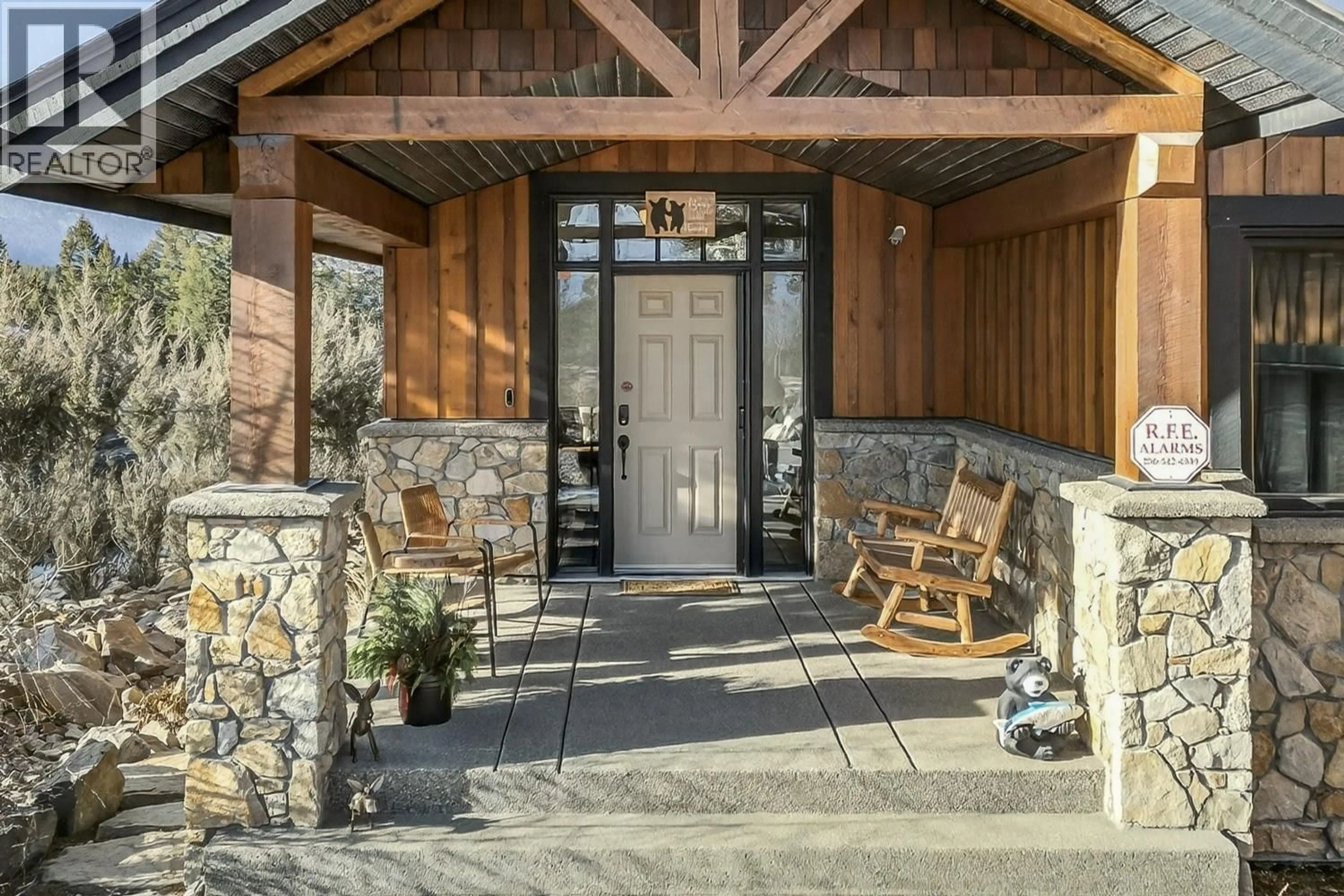 Indoor entryway for 2596 LEDGEROCK RIDGE, Invermere British Columbia V0A1K6