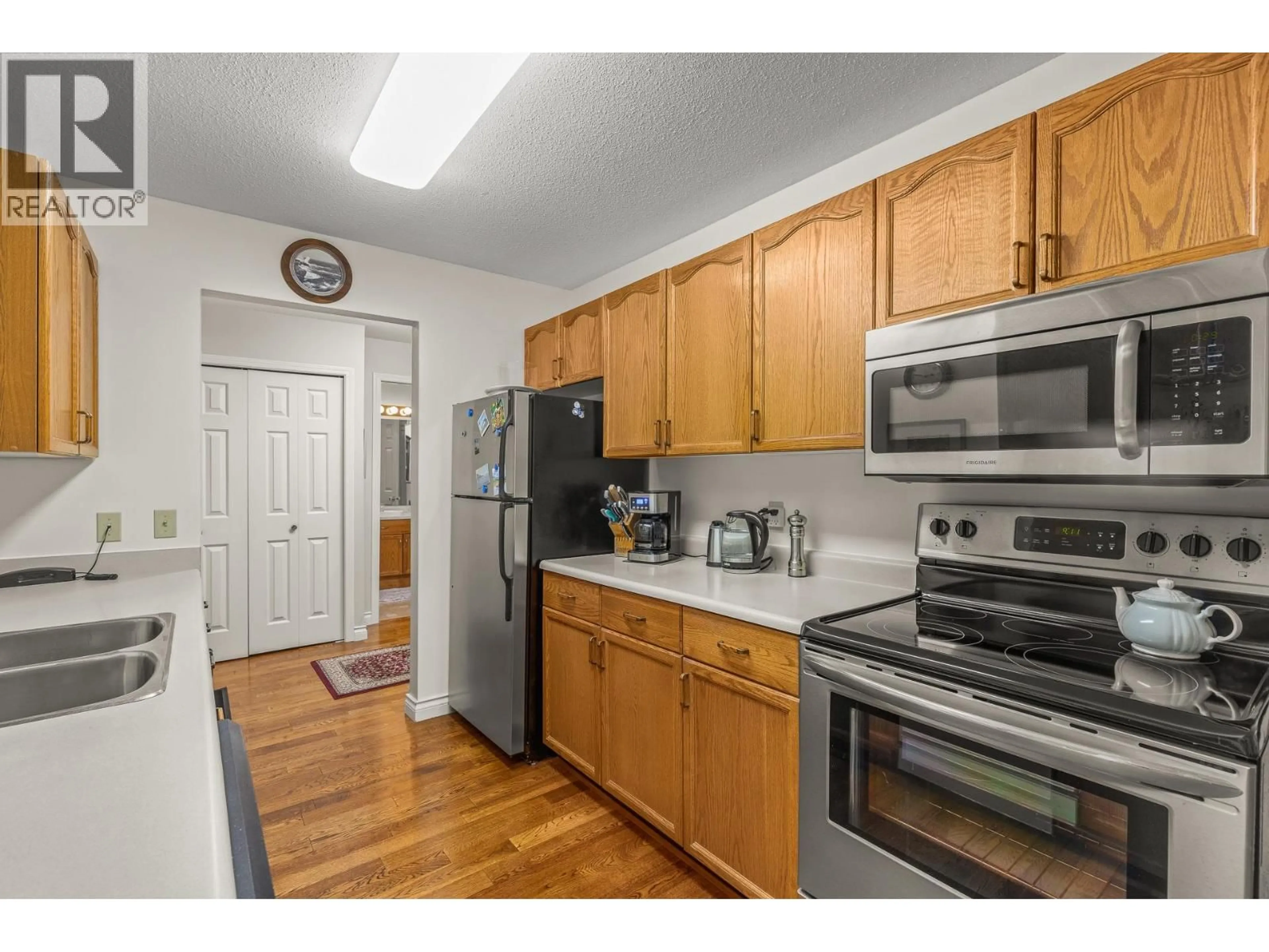 Standard kitchen, unknown for 106 - 3815 BROWN ROAD, West Kelowna British Columbia V4T1R8