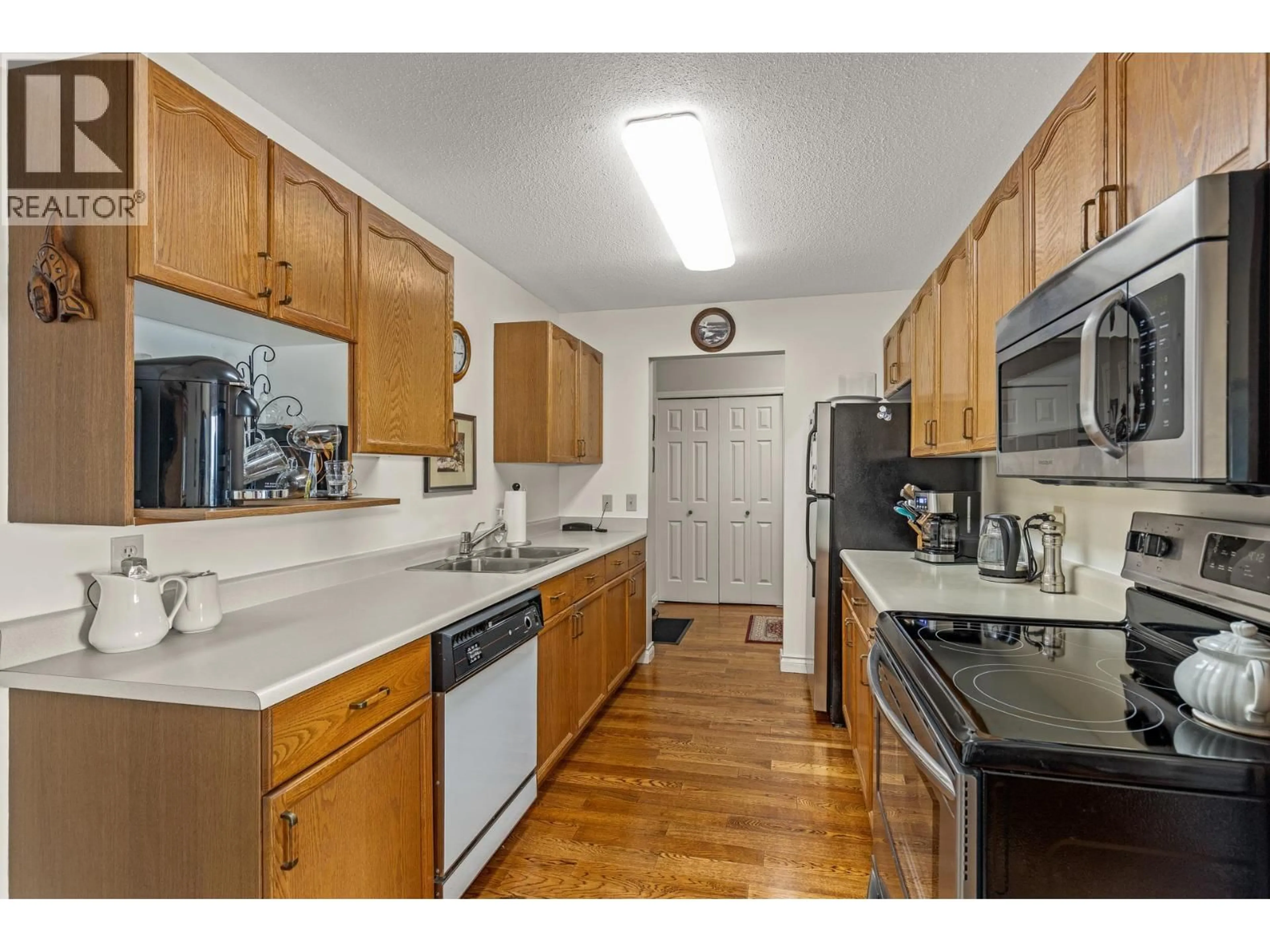 Standard kitchen, unknown for 106 - 3815 BROWN ROAD, West Kelowna British Columbia V4T1R8