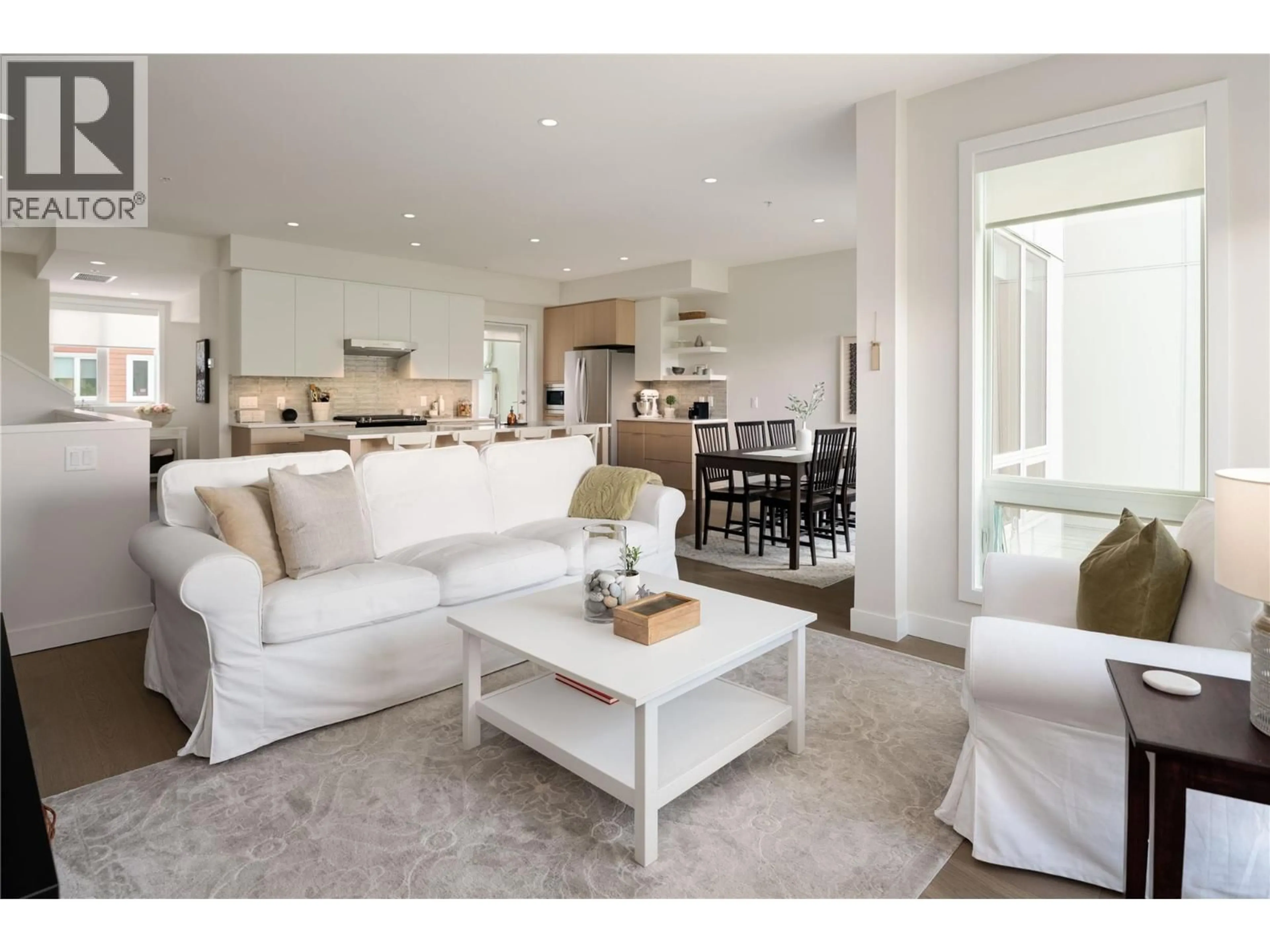 Living room with furniture, unknown for 17 - 3719 WOODSDALE ROAD, Lake Country British Columbia V4V1X2