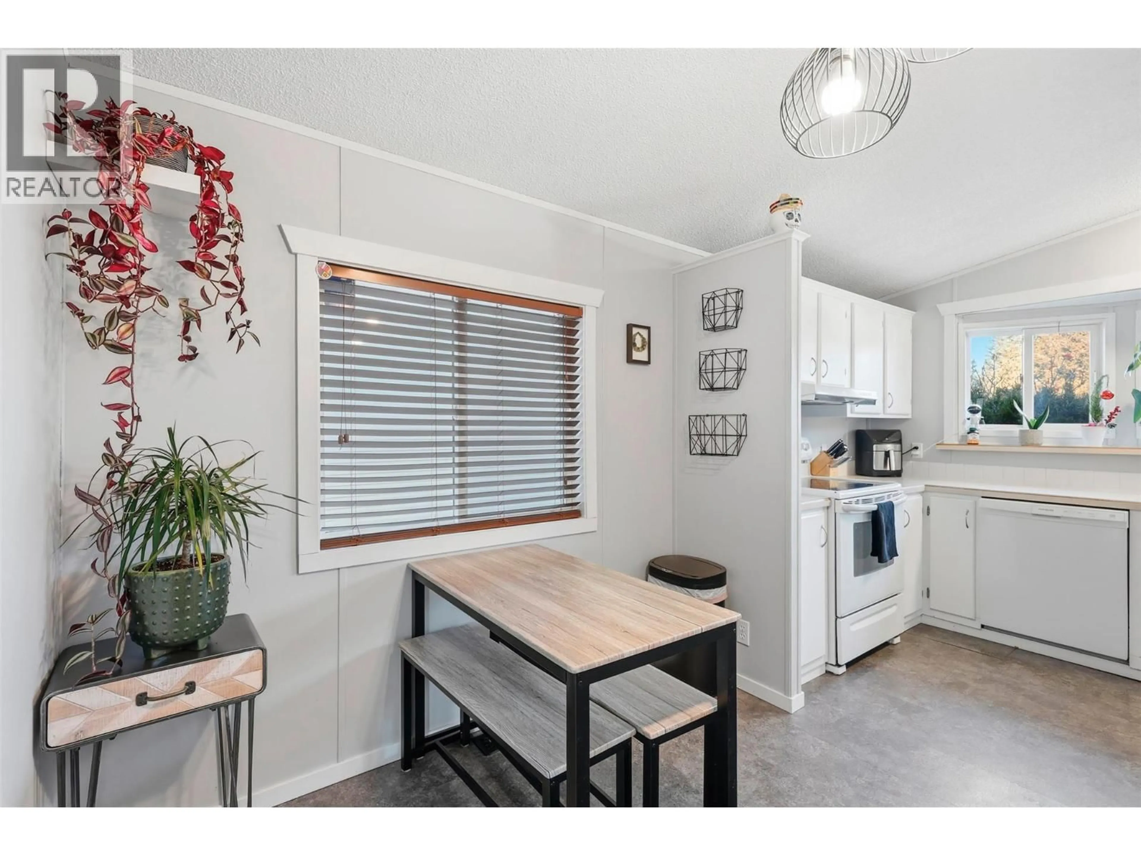 Standard kitchen, unknown for 35 - 1555 HOWE ROAD, Kamloops British Columbia V1S1N1