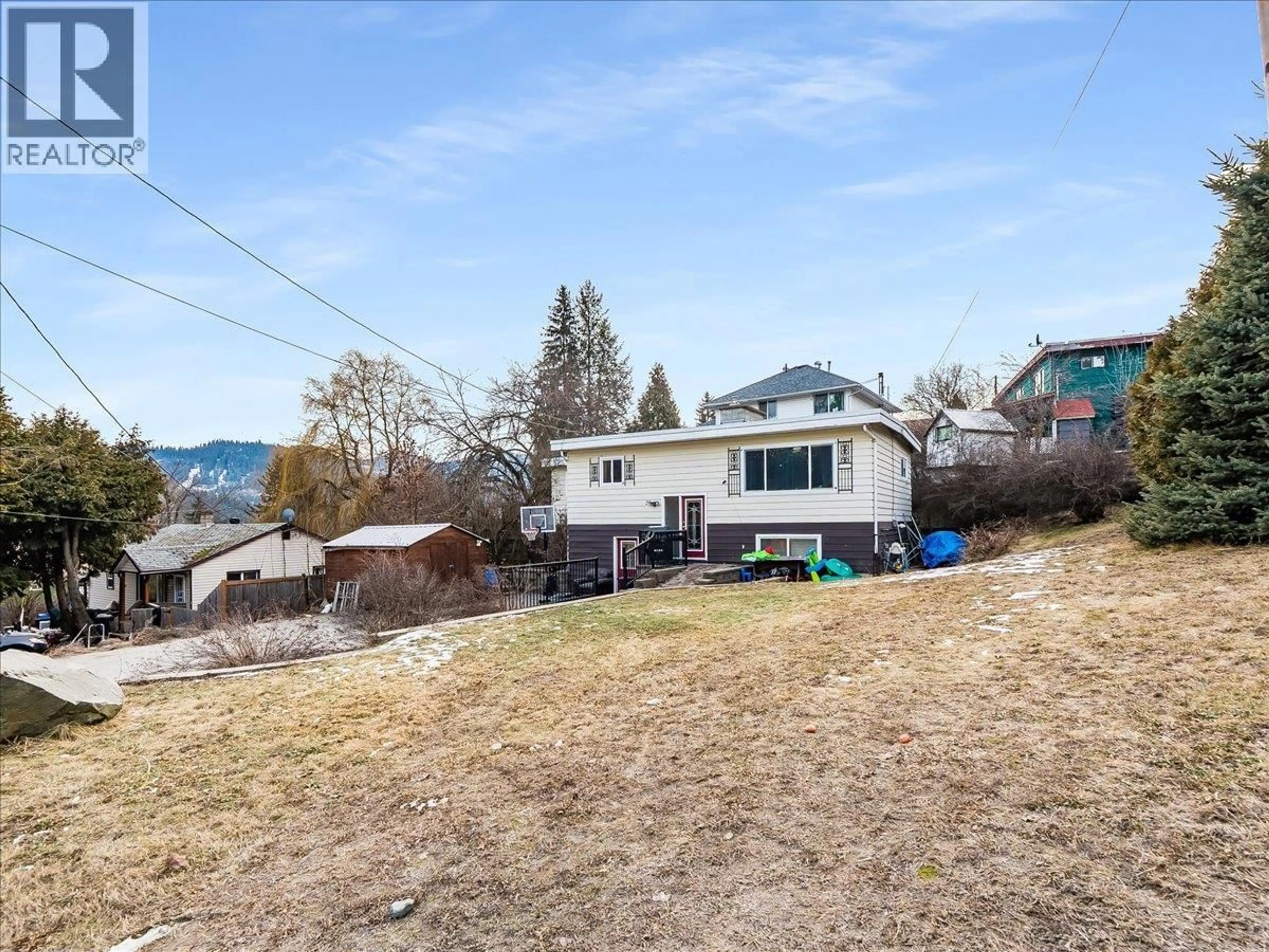 A pic from outside/outdoor area/front of a property/back of a property/a pic from drone, mountain view for 29 KOOTENAY AVENUE NORTH, Fruitvale British Columbia V0G1L0
