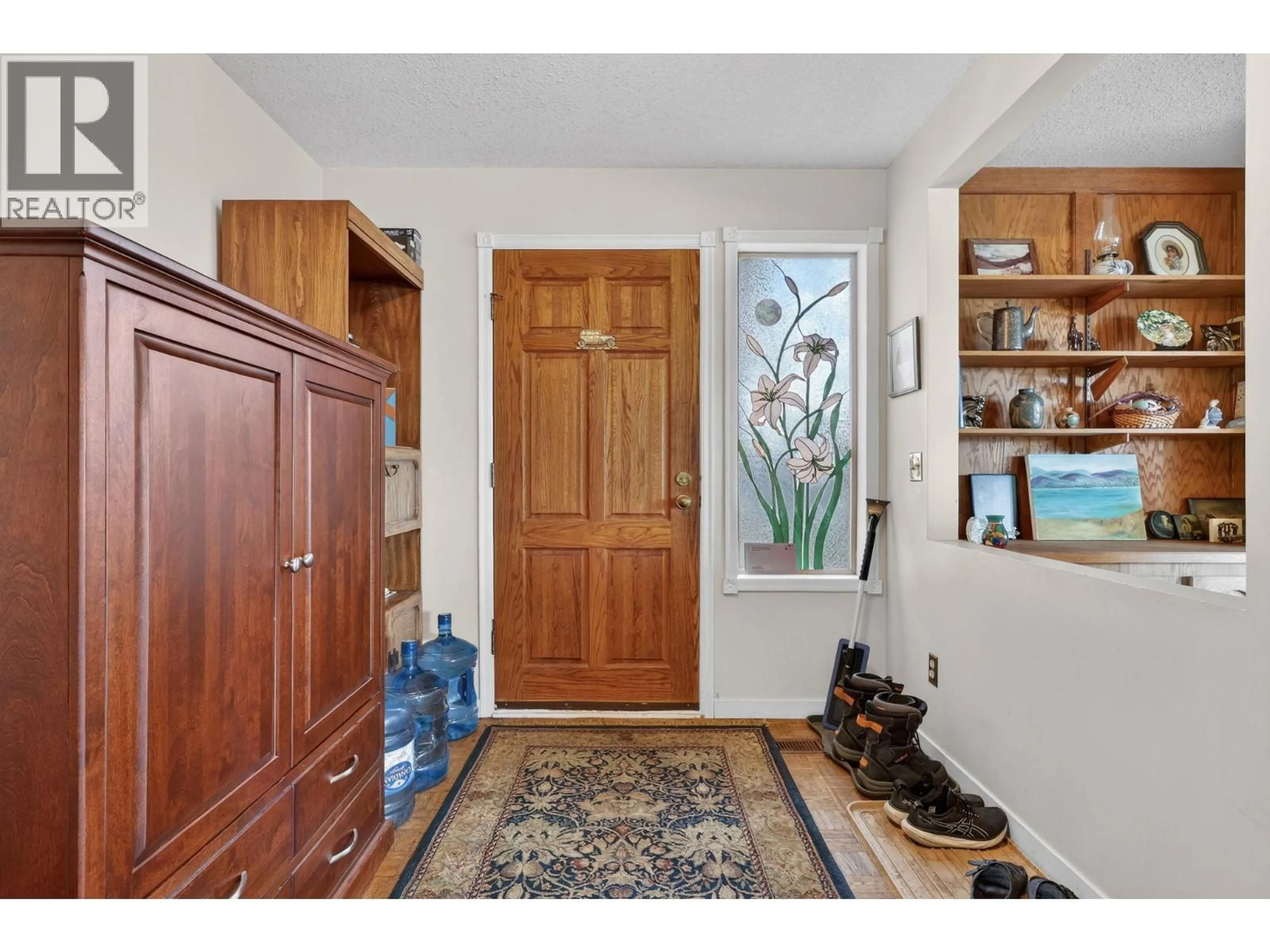 Indoor entryway for 1050 BARTHOLOMEW COURT, Kelowna British Columbia V1W4N2