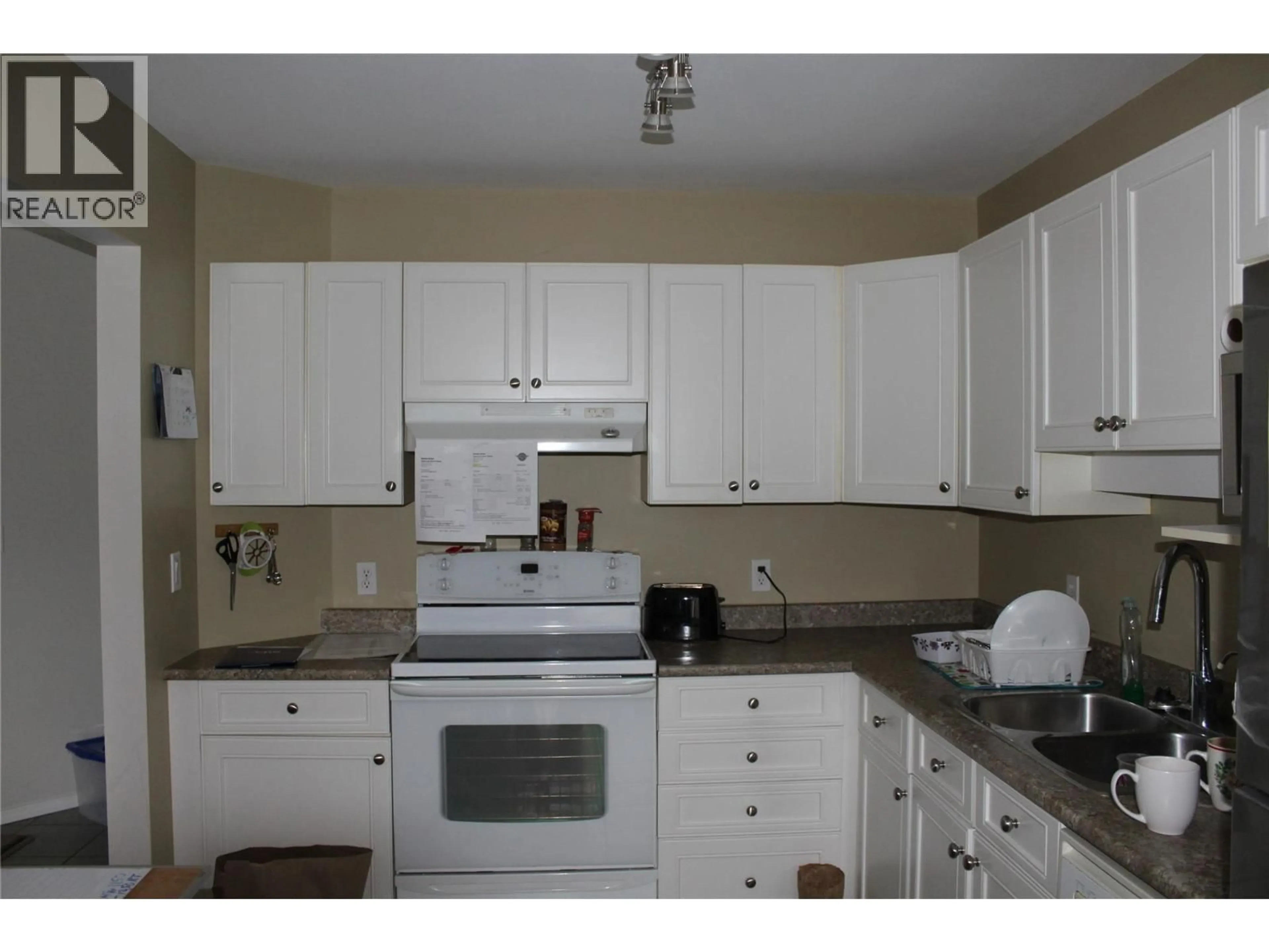 Standard kitchen, unknown for 10 - 2951 11 AVENUE NORTHEAST, Salmon Arm British Columbia V1E4N1