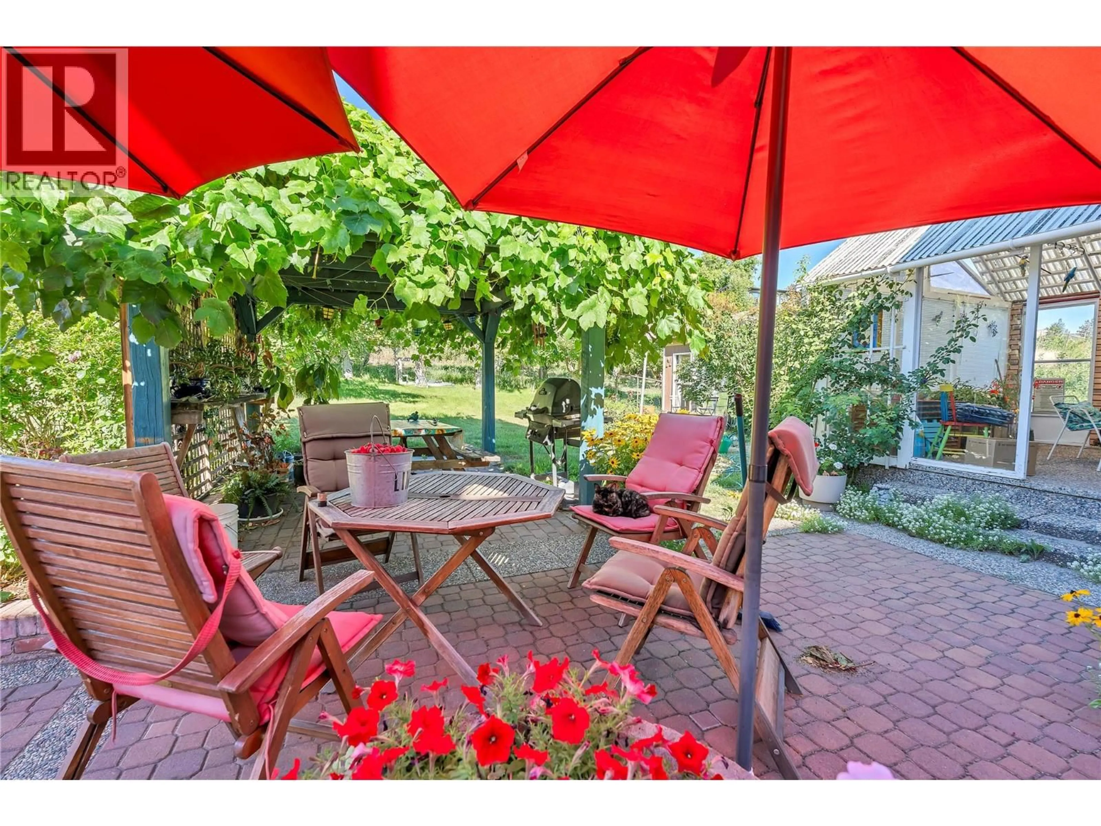 Patio, street for 4206 MONRO AVENUE, Summerland British Columbia V0H1Z2
